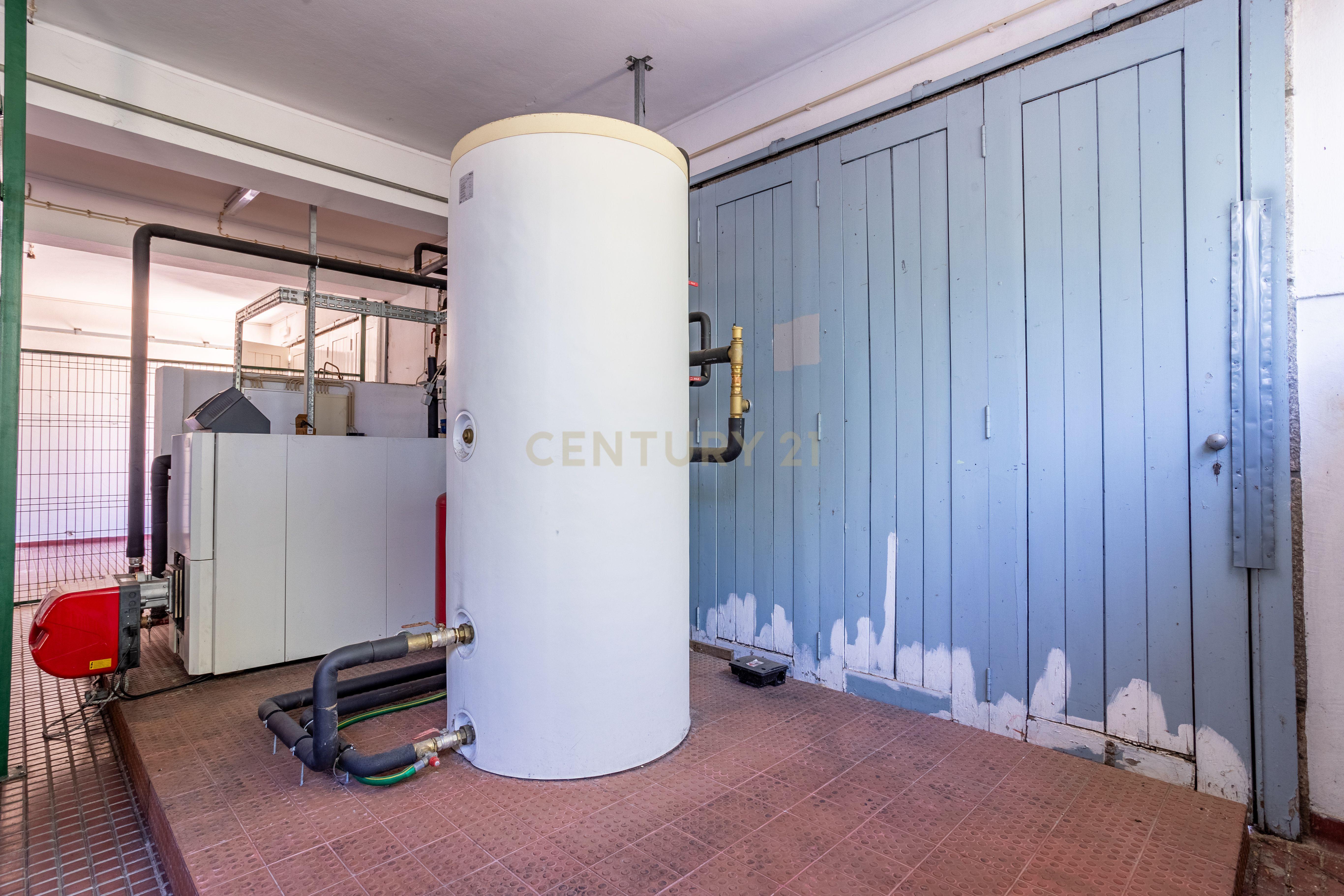 Prédio no Centro de Portalegre para investimento - Image 44