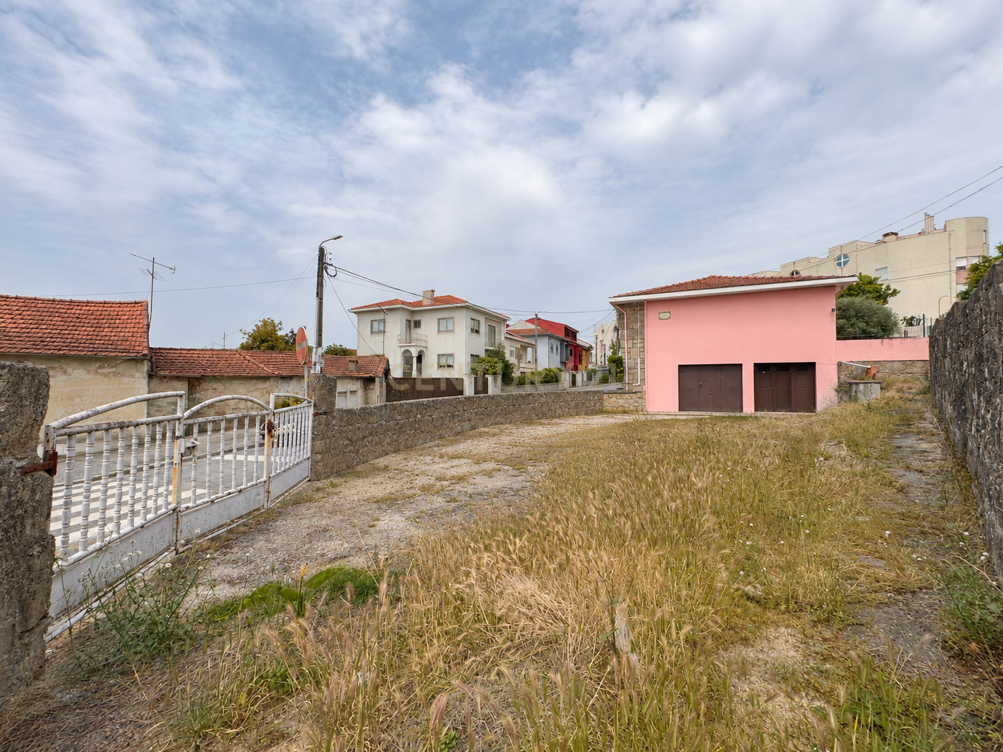 Fotografia 4 de Moradia Arrendada com Contrato Vitalício | Garagem e Terreno | Rio Tinto, Gondomar