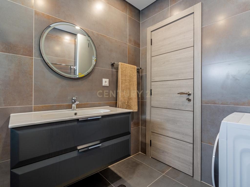 Apartamento T1  completamente remodelado com 2 varandas - Image 18