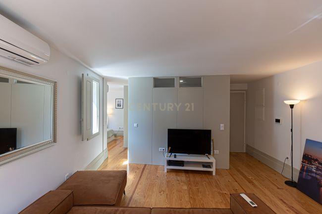 Apartamento T1 de charme com jardim no centro do Porto - Image 2