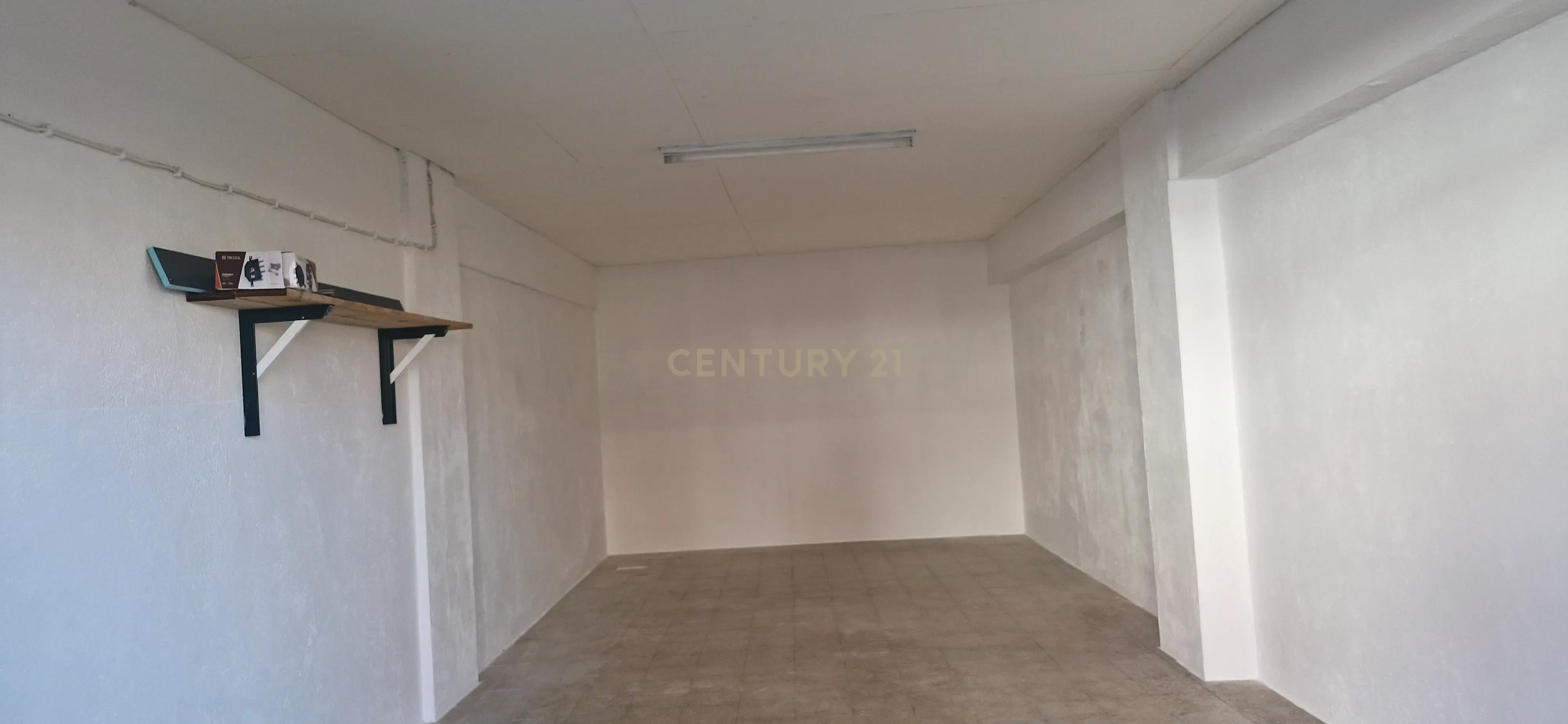 Fotografia 9 de Garagem ampla com acesso direto à rua em Mem Martins, Sintra