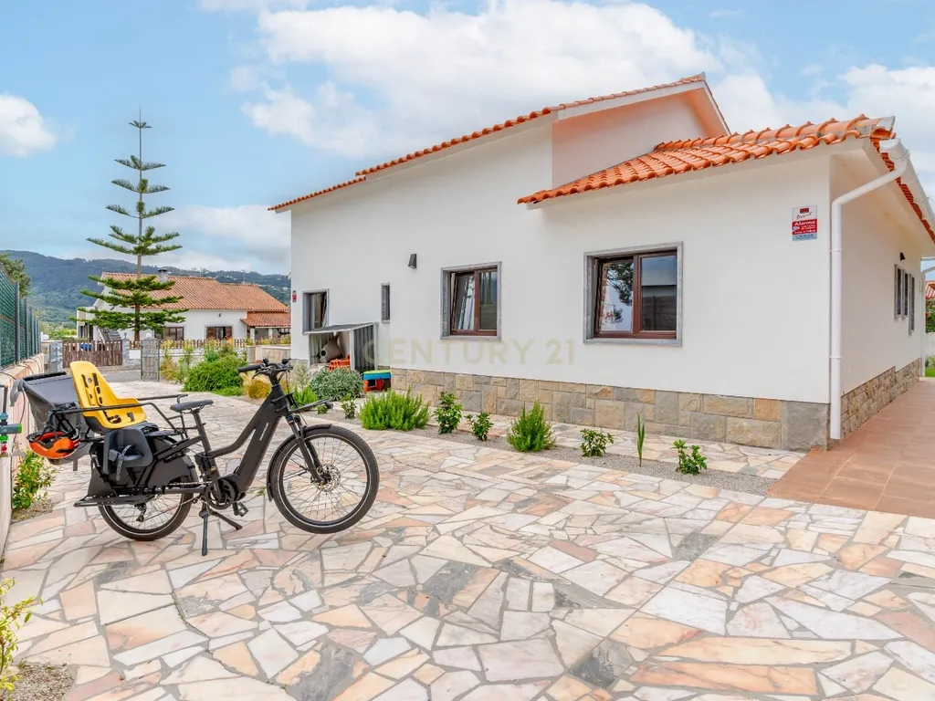 Viver com Elegância entre o Litoral e a Cidade – Uma Casa Sustentável em Colares, Portugal - Image 61