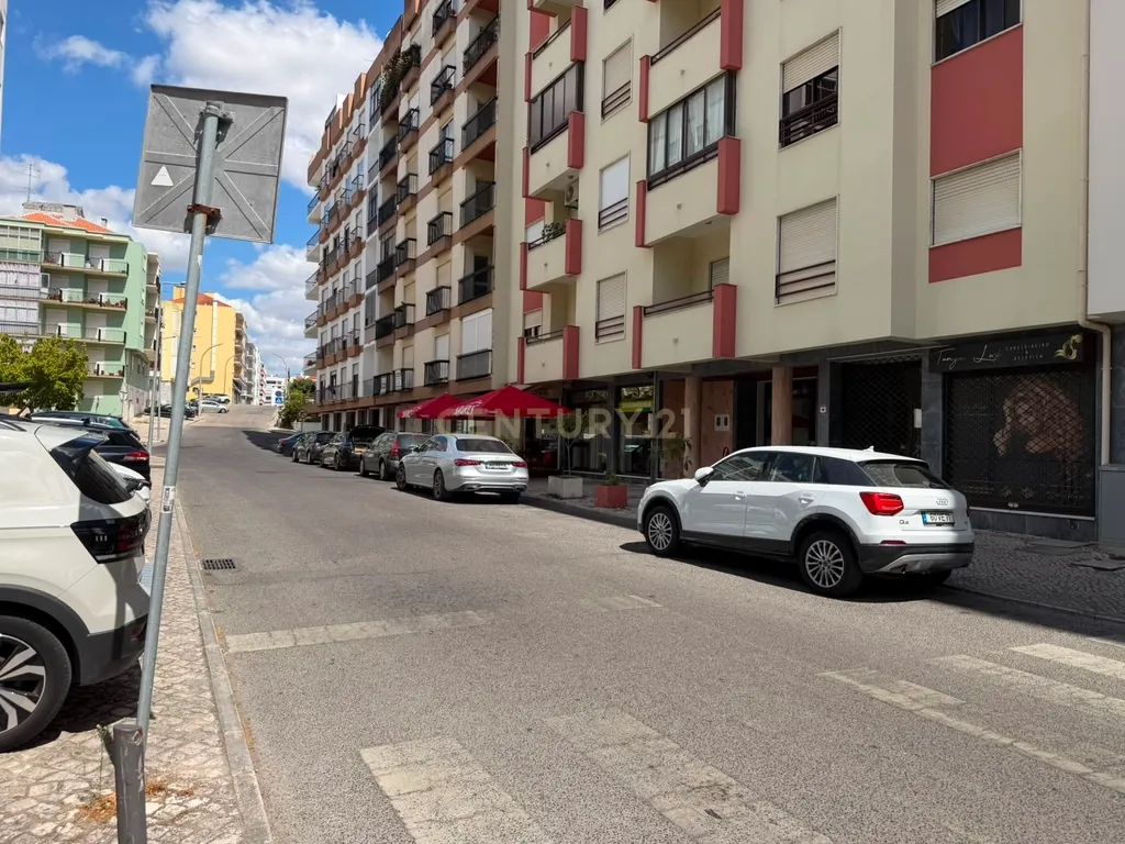 Loja com 85m2 e duas casas de banho em Setúbal - Image 12