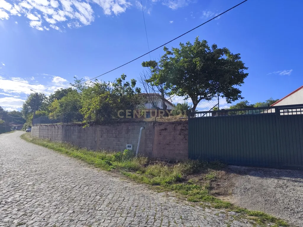 Moradia T3 com Armazém e Terreno Envolvente | A 14 km de Chaves - Image 48