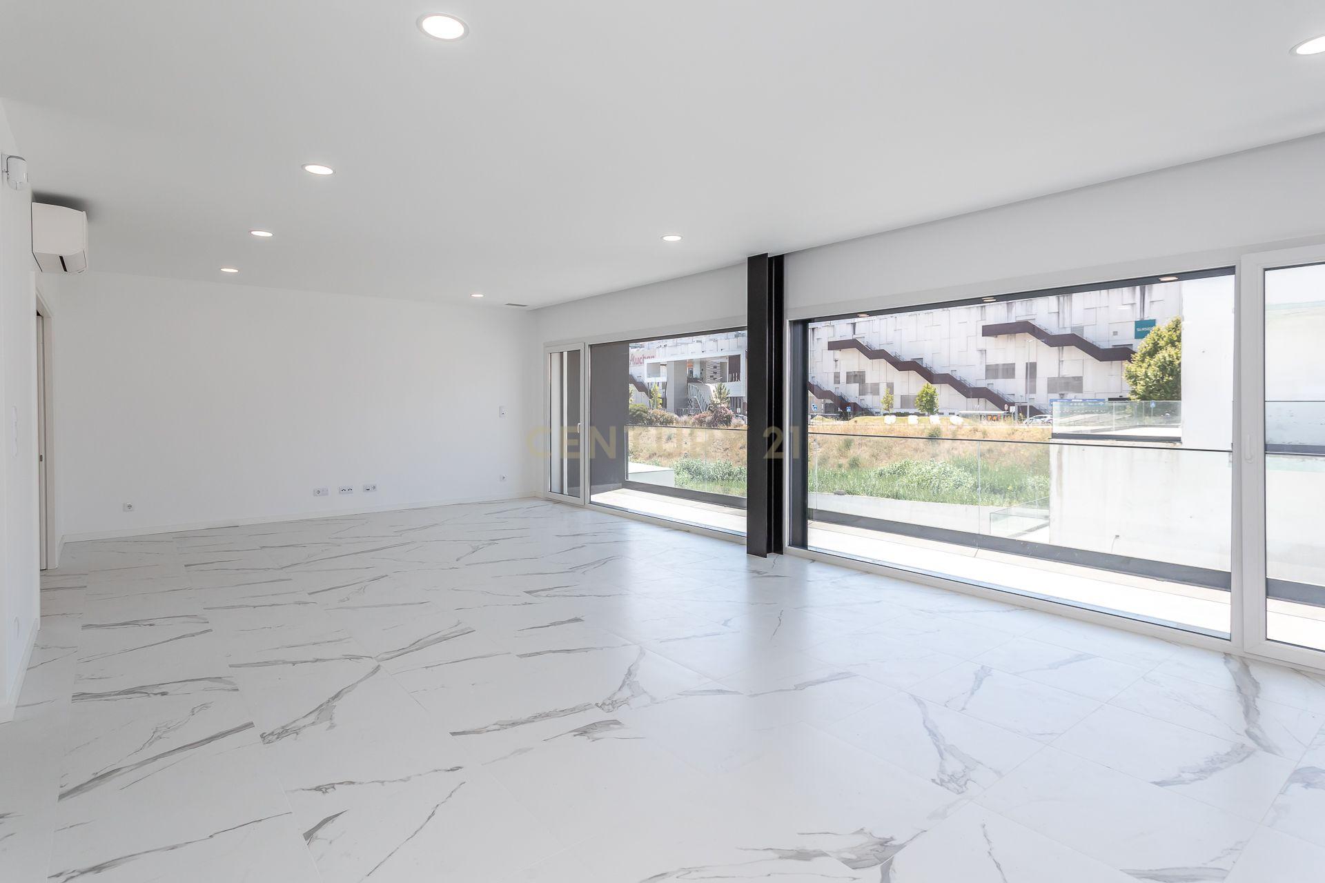Fotografia 10 de Excelente moradia Construção Nova com Piscina