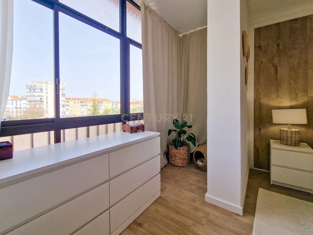 Excelente apartamento de 4 assoalhadas RENOVADO recentemente, com amplitude de todas as suas divisões - 113m2. - Image 22