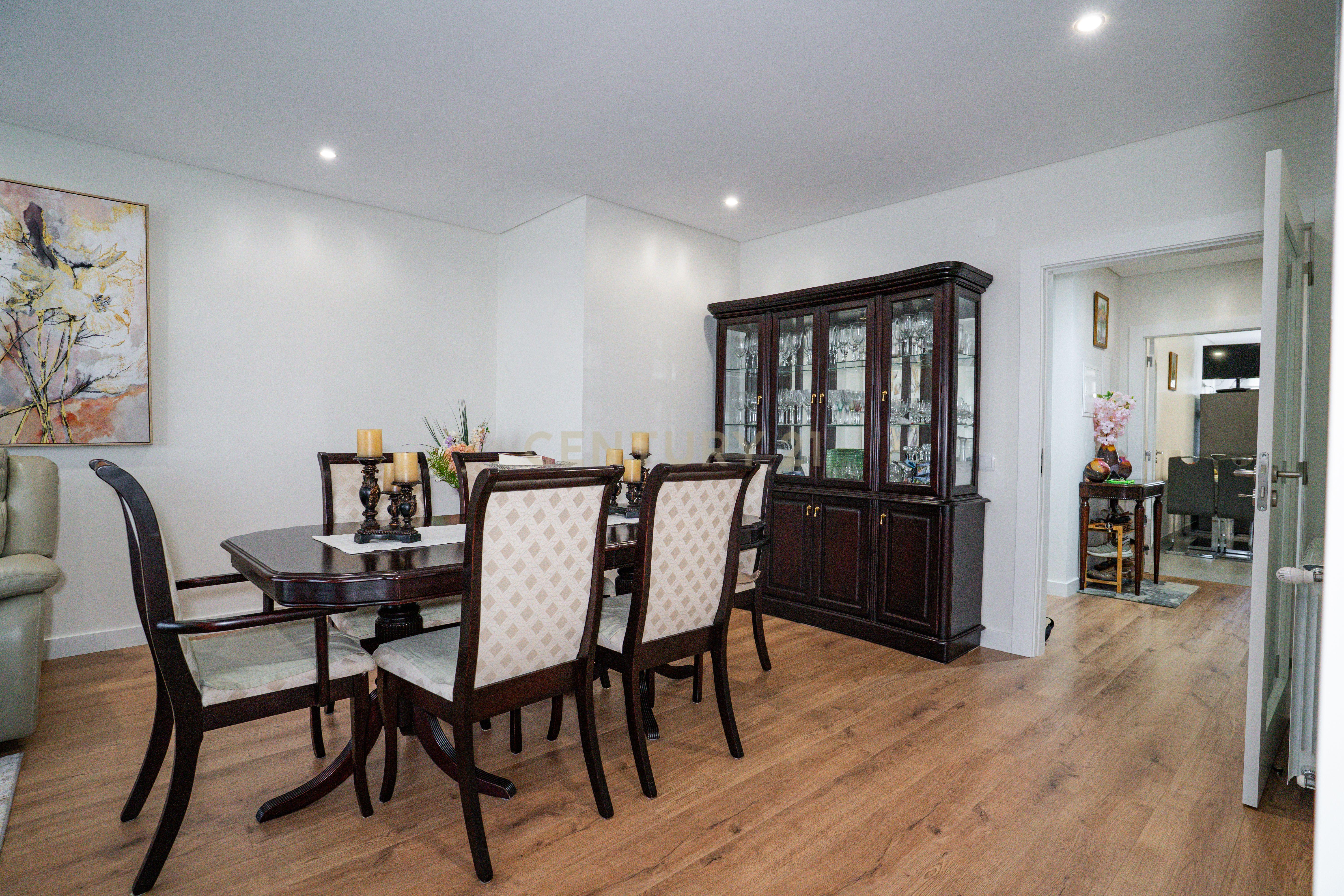 Fotografia 5 de Apartamento T3 Semi-Novo em Caldas da Rainha | 2 Varandas | 2 Parqueamentos