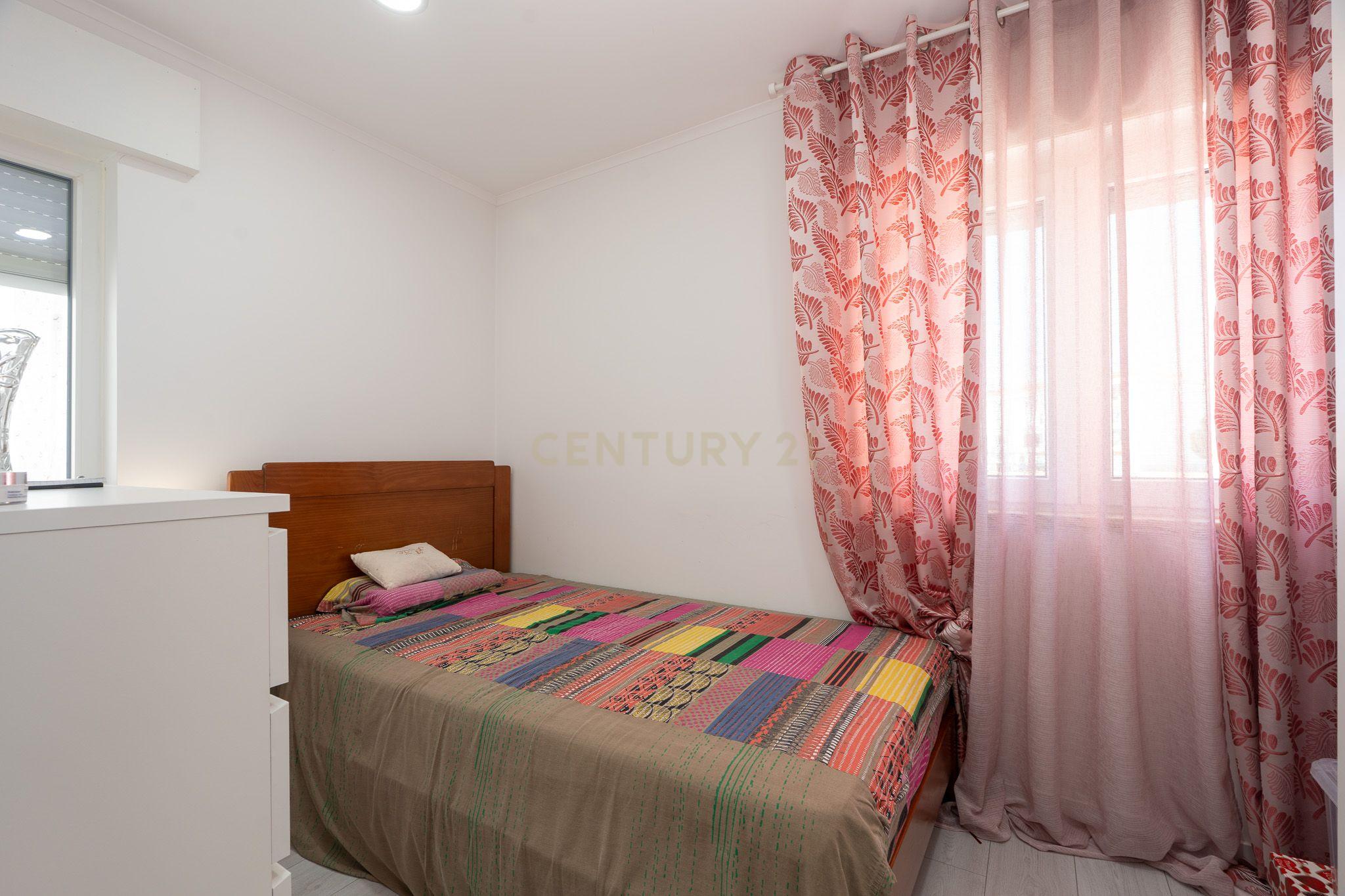 Fotografia 6 de ** ESPECTACULAR APARTAMENTO T2 REMODELADO EM ALHOS VEDROS **