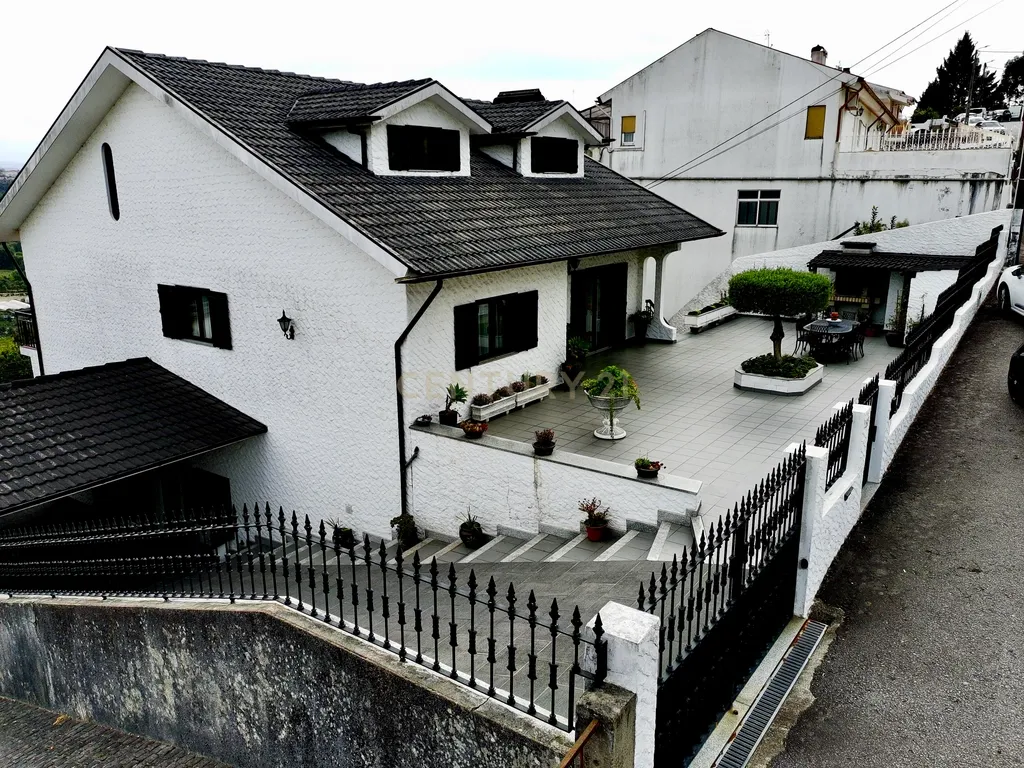 Moradia T6 Mesão Frio, Guimarães - Image 70