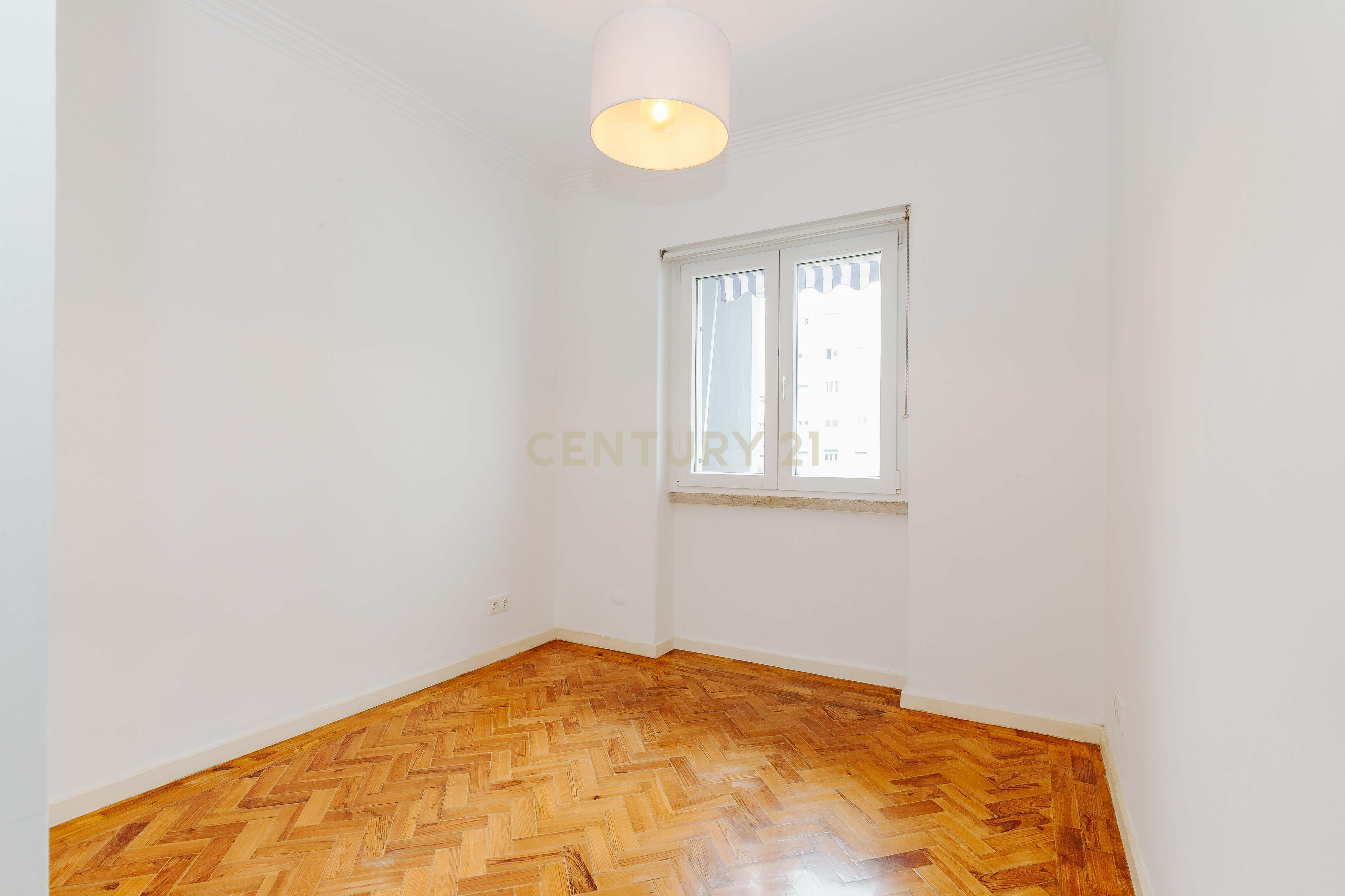 APARTAMENTO T5 REMODELADO SALDANHA LISBOA - Image 8