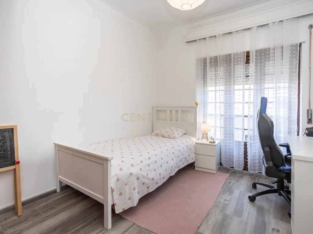 Magnífico T4 no Bairro de São Gabriel com 3 Varandas e Vista Panorâmica – Setúbal - Image 7