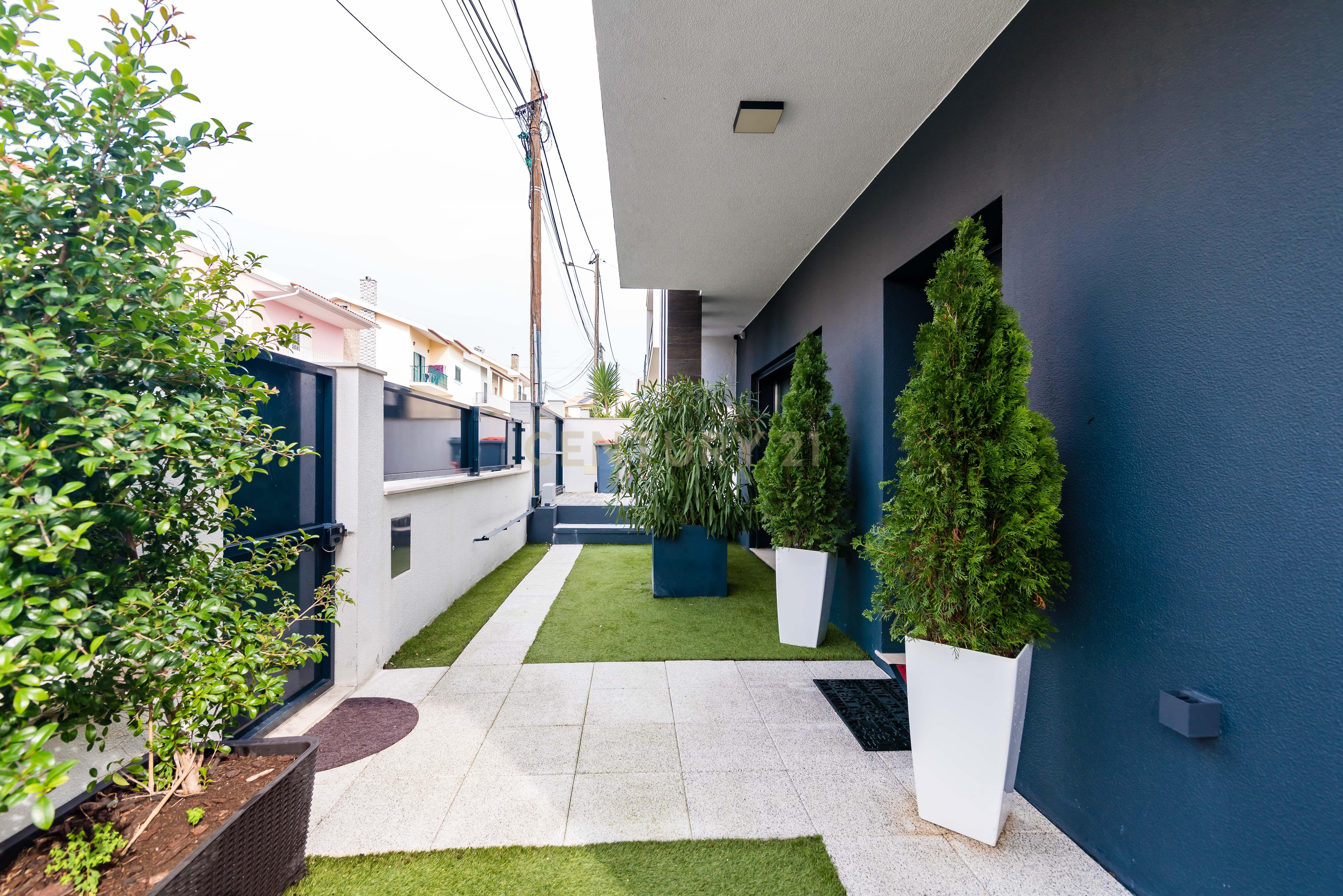 Luxuosa Moradia T3 com Vista Panorâmica em Loures, Lisboa para investimento! - Image 23