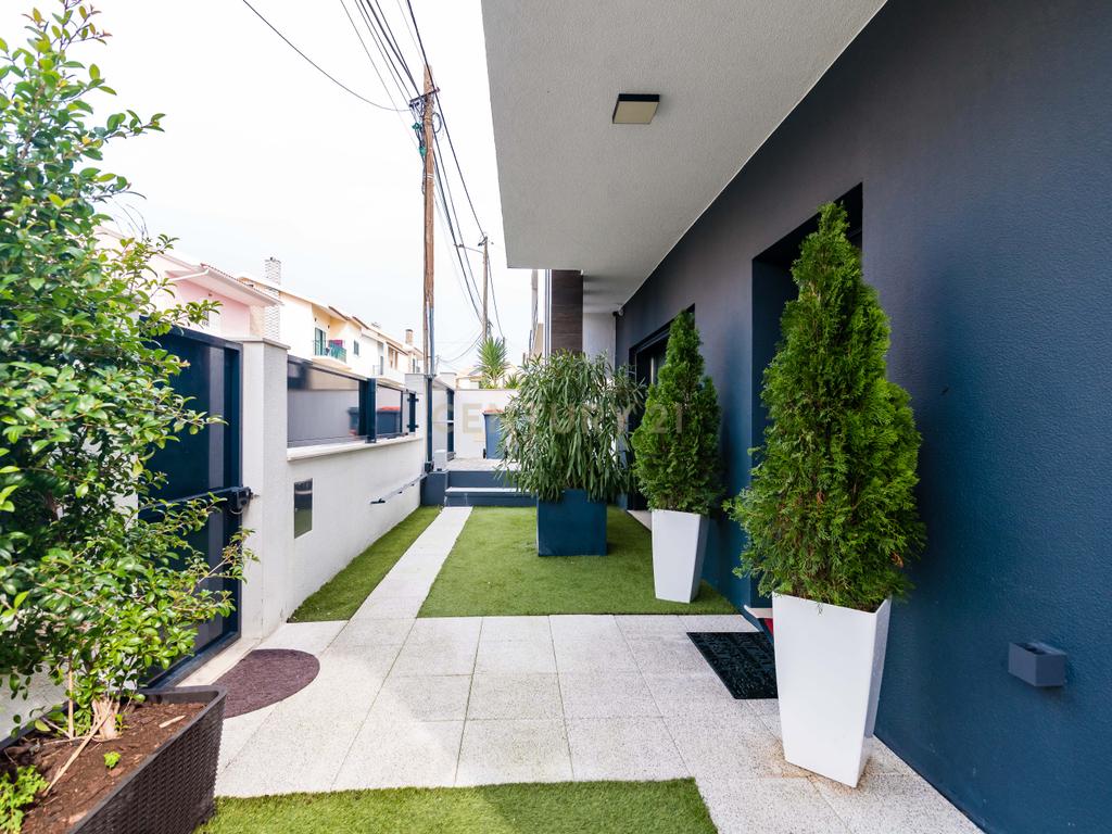 Luxuosa Moradia T3 com Vista Panorâmica em Loures, Lisboa para investimento! - Image 23