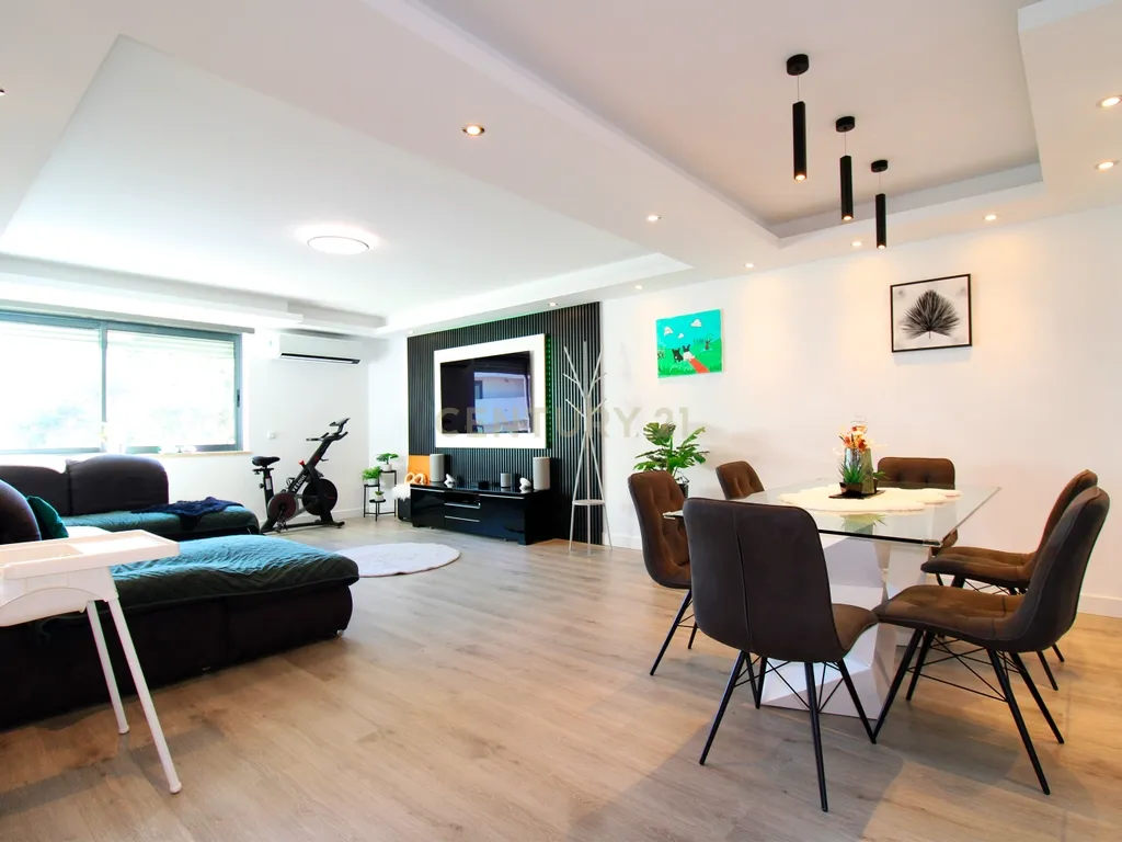 Excelente apartamento T3 com garagem - Afonsoeiro - - Image 1