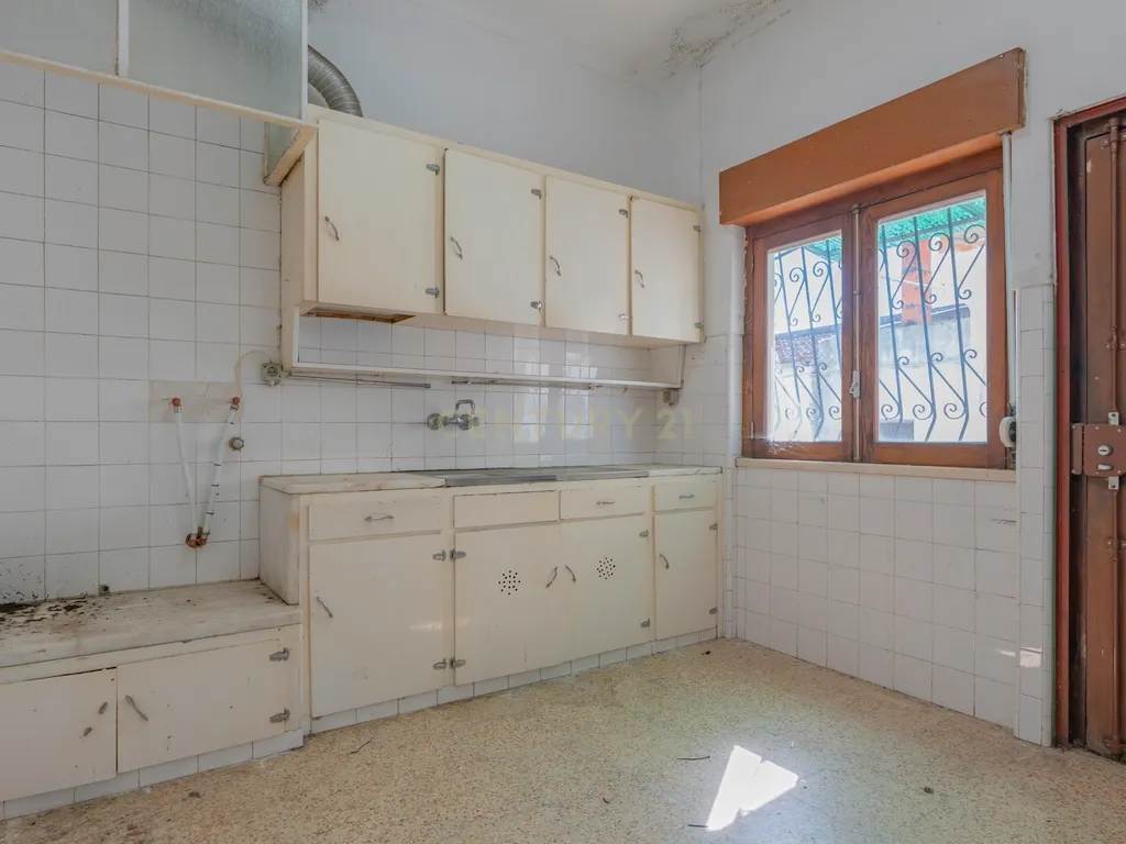Moradia Isolada com Terreno de 1041 m² – Um Mundo de Possibilidades! - Image 42