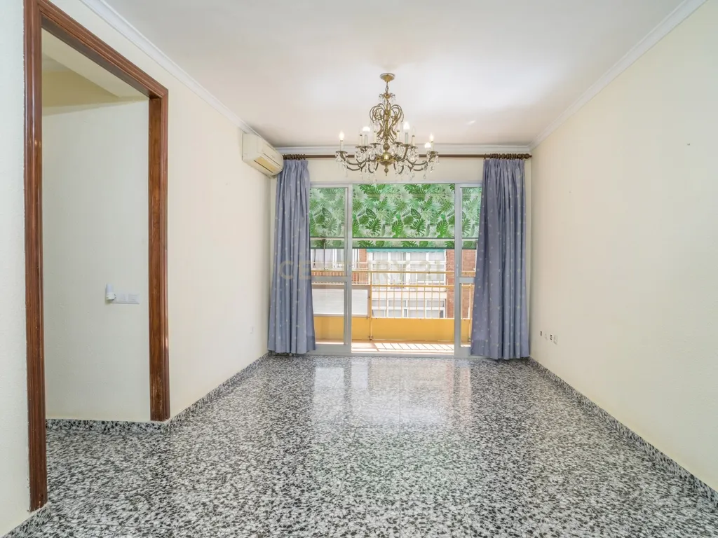 APARTAMENTO ESPAÇOSO DE 4 QUARTOS COM TERRAÇO EM MÁLAGA – LOCALIZAÇÃO PRIVILEGIADA E ELEVADO POTENCIAL - Image 24