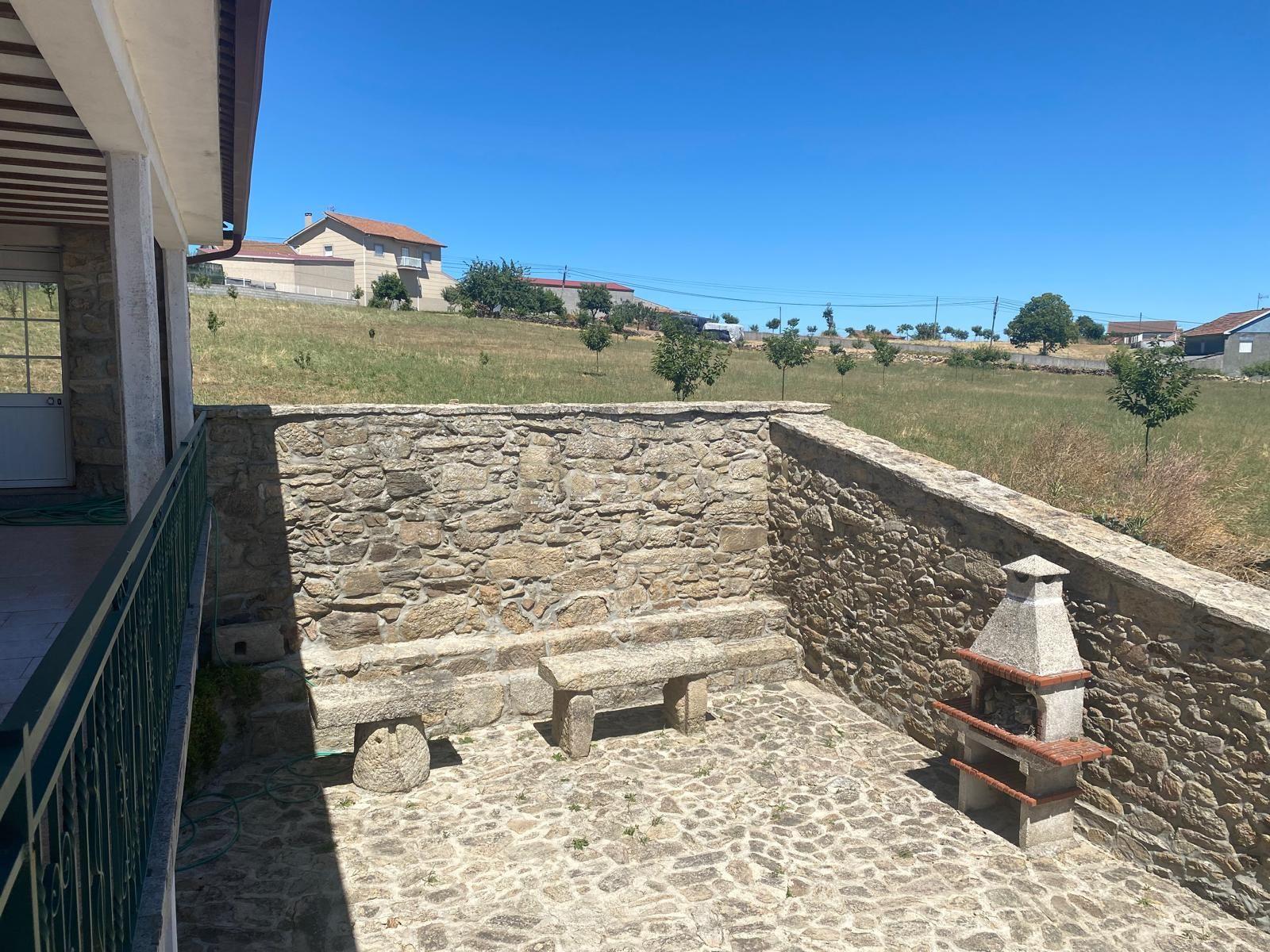 Fotografia 7 de Moradia Rústica T3 com Terreno de 6300m² – Travancas, Chaves