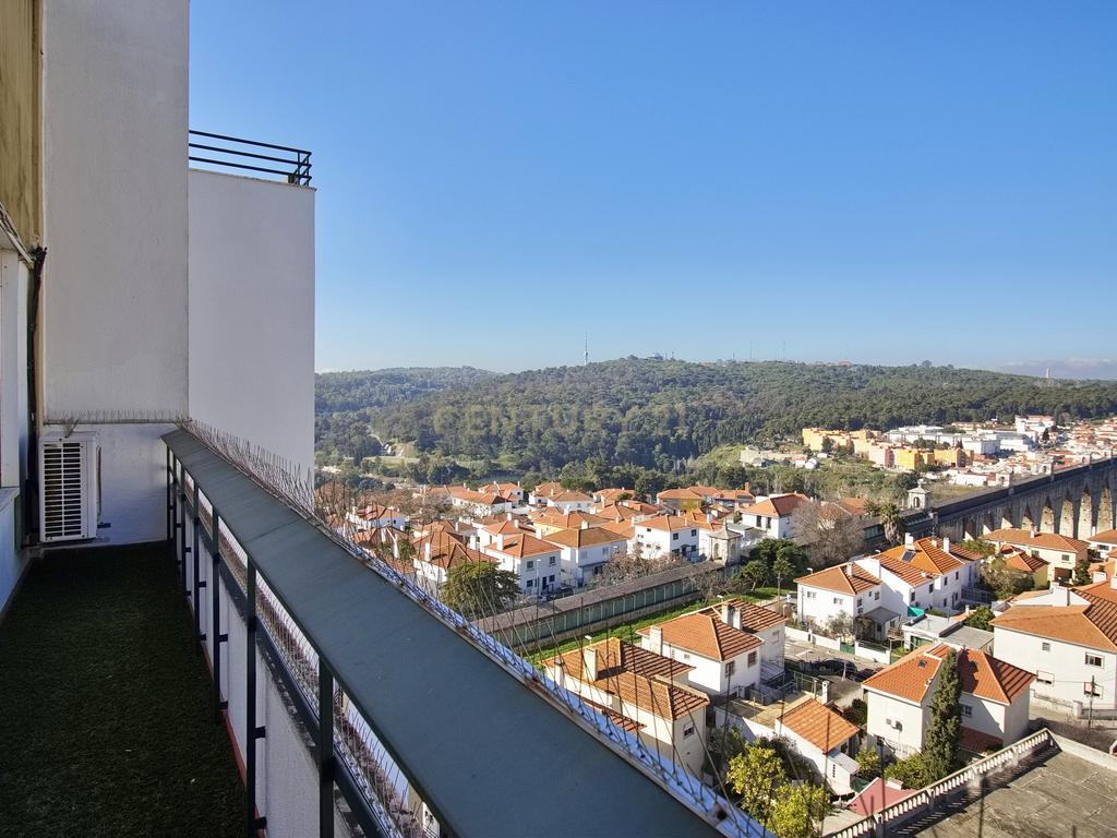 Apartamento T6 com Terraço e Vista 360º em Campolide - 314m² - Image 33