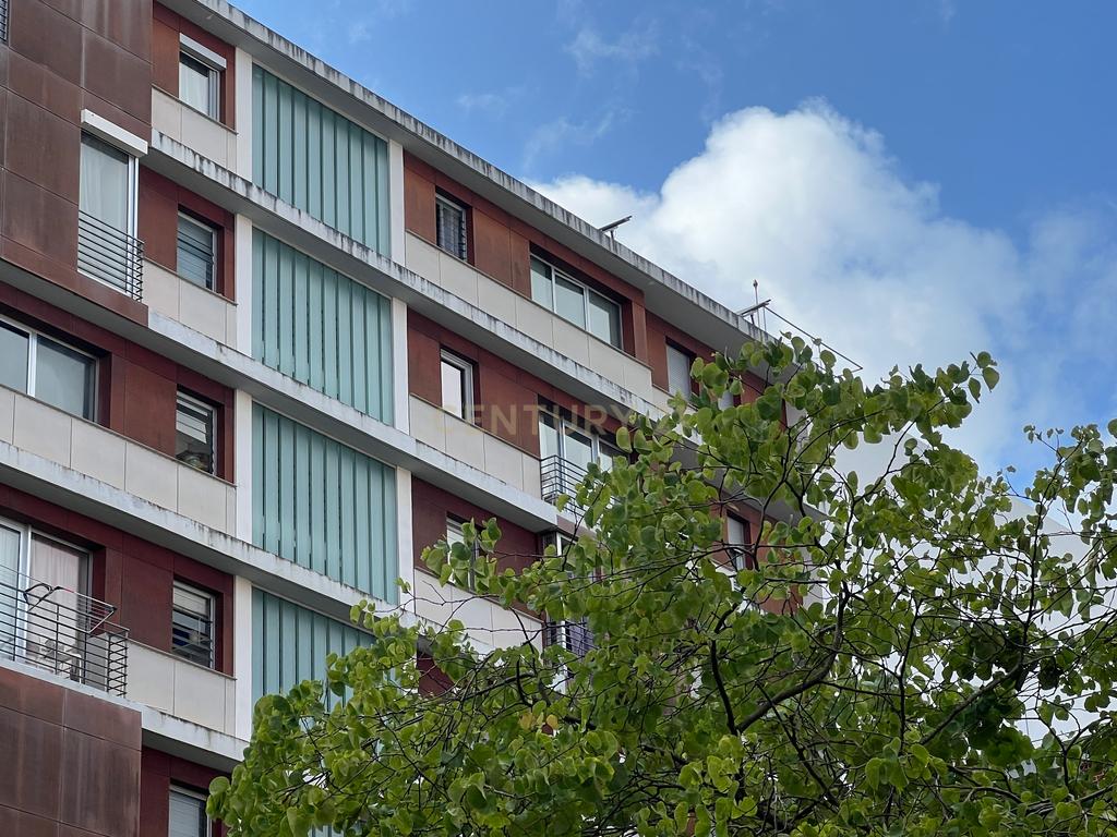 Apartamento T3 com vista desafogada e excelente luminosidade em Lumiar - Image 33