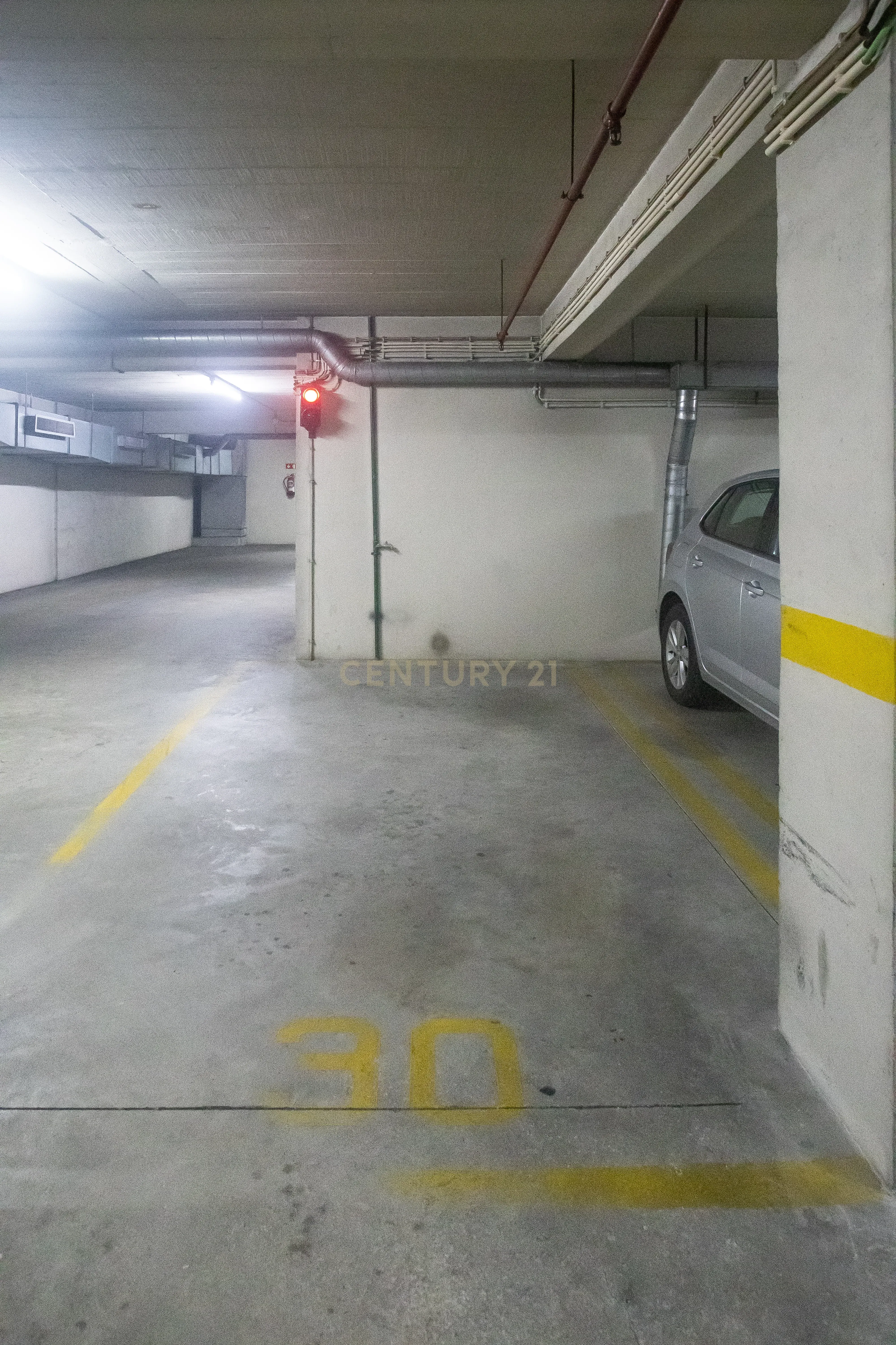 T2 Arrendamento em Telheiras com Estacionamento e Piscina - Image 21