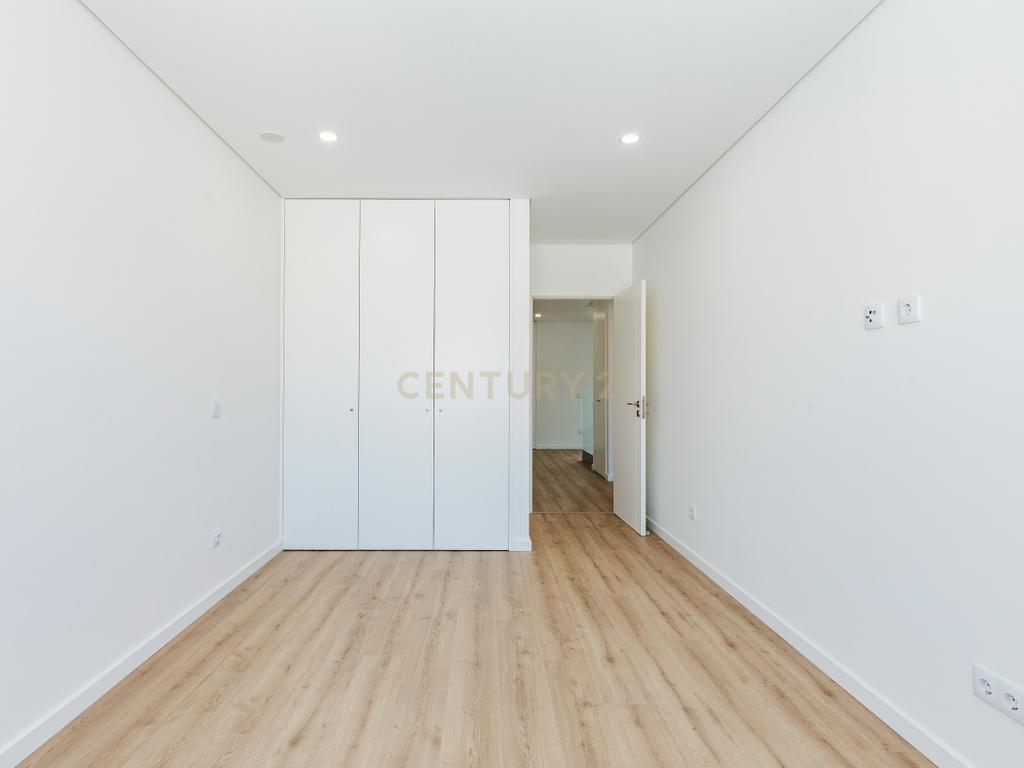 Apartamento T5 Duplex Único com 229 m² — Novo, Sofisticado e com Vista Panorâmica - Image 11