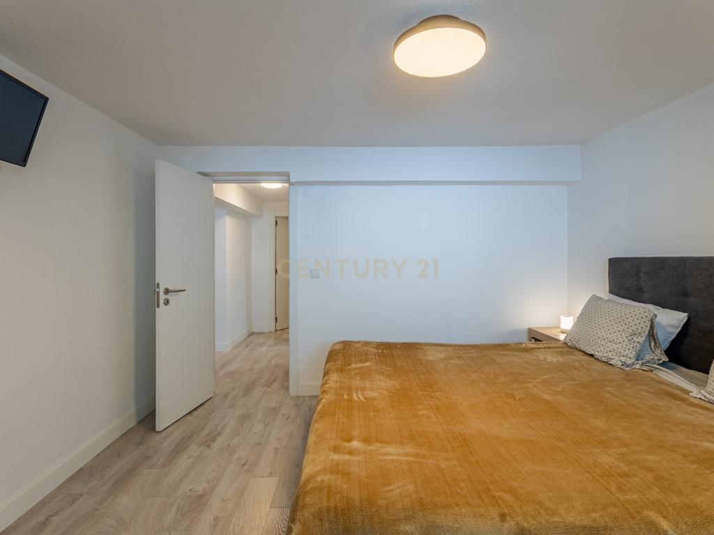 Moradia T5 isolada, inserida num lote de terreno de 750m2 em Casal de Cambra - Image 17