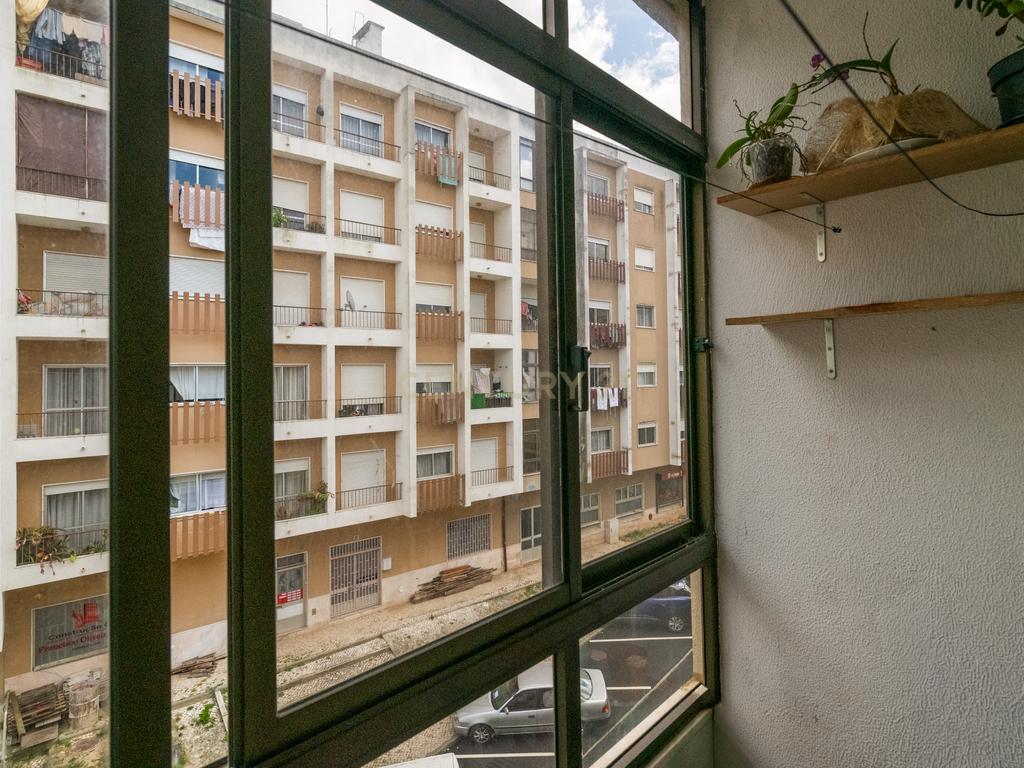 Um apartamento com luz, espaço e a base certa para criar uma casa à sua medida - Image 25
