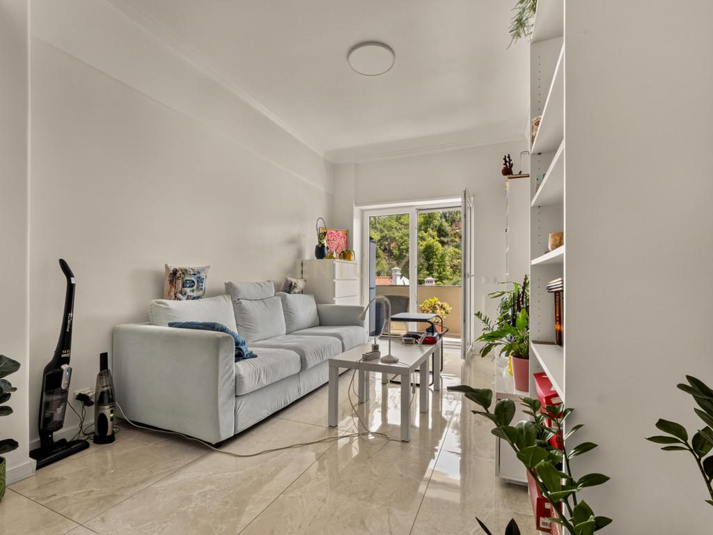 Apartamento T2 totalmente renovado em Cascais | Excelente oportunidade de investimento - Image 3