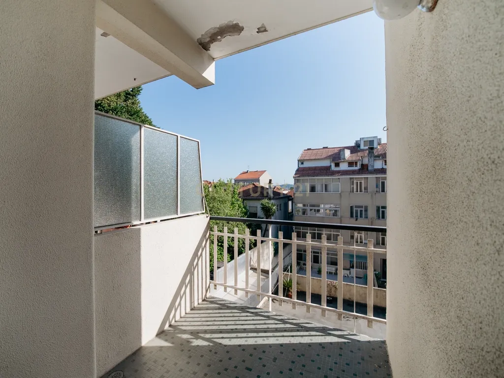 Apartamento T2 na Rua Manuel Carqueja - junto à Praça Velasquez - Porto - Image 23