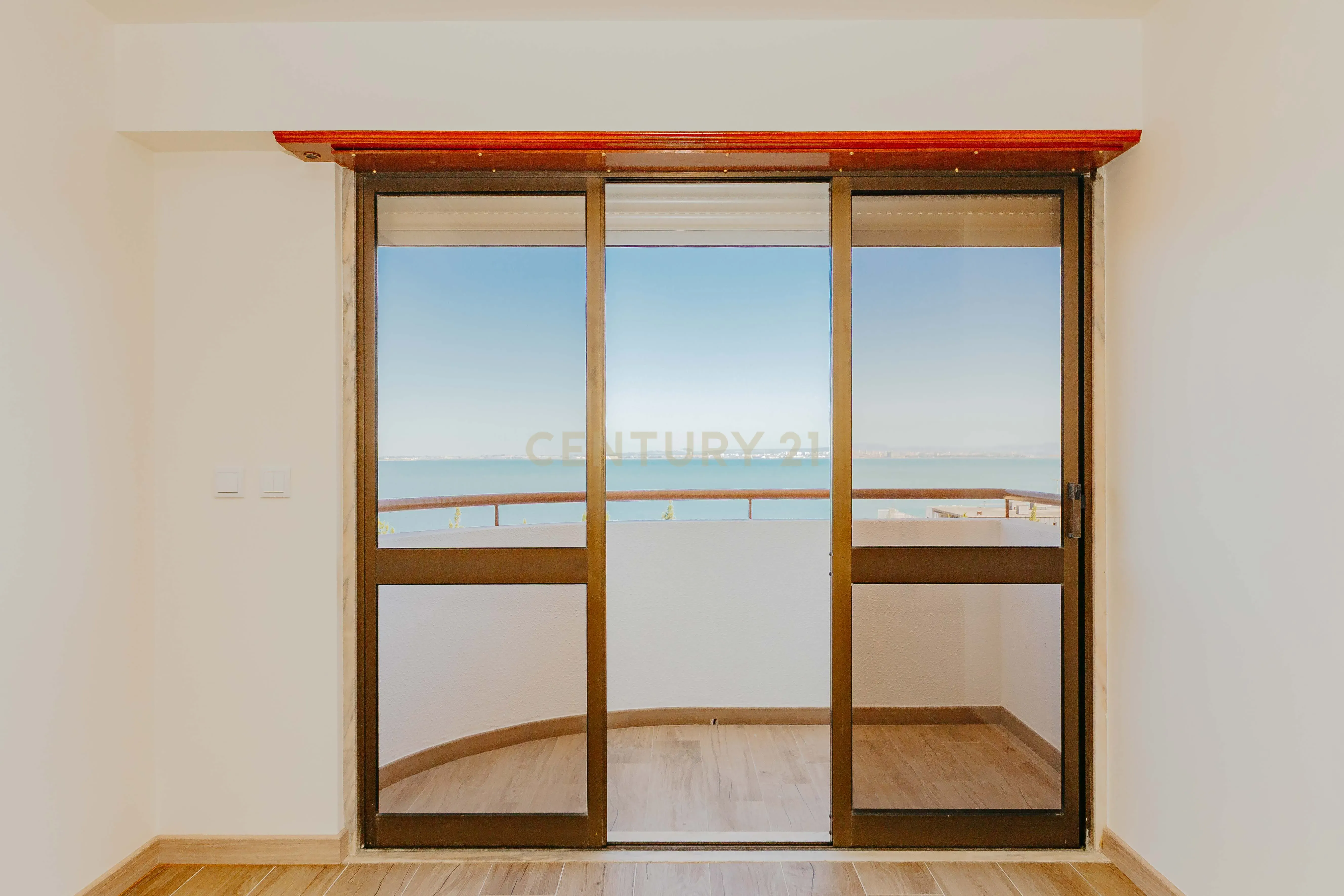 Apartamento T3 Renovado com Vista Rio em Santa Apolónia – Viva no Coração de Lisboa - Image 10