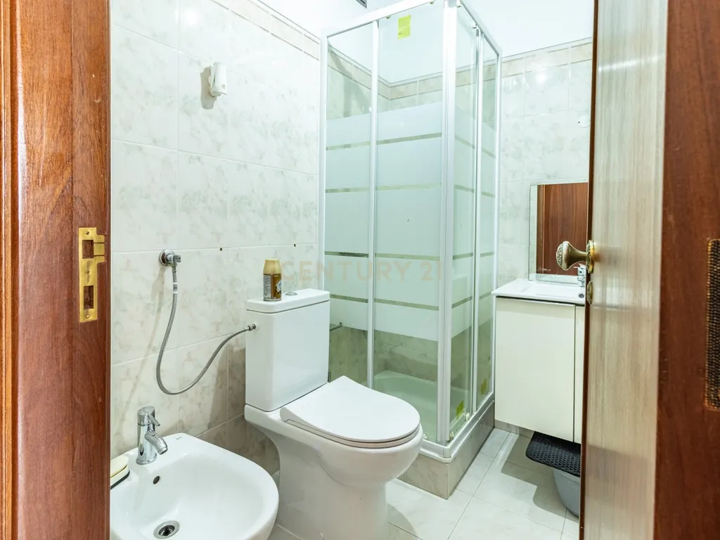 Apartamento T3 com Varanda na Quinta do Conde – 3º Andar - Image 15