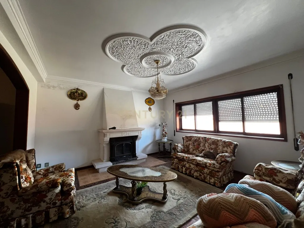 Casa Espetacular em Esgueira com Jardim e Garagem - Image 26