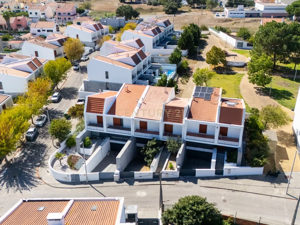 Moradia Contemporânea T4 em Santo António da Charneca - Barreiro - Image 43