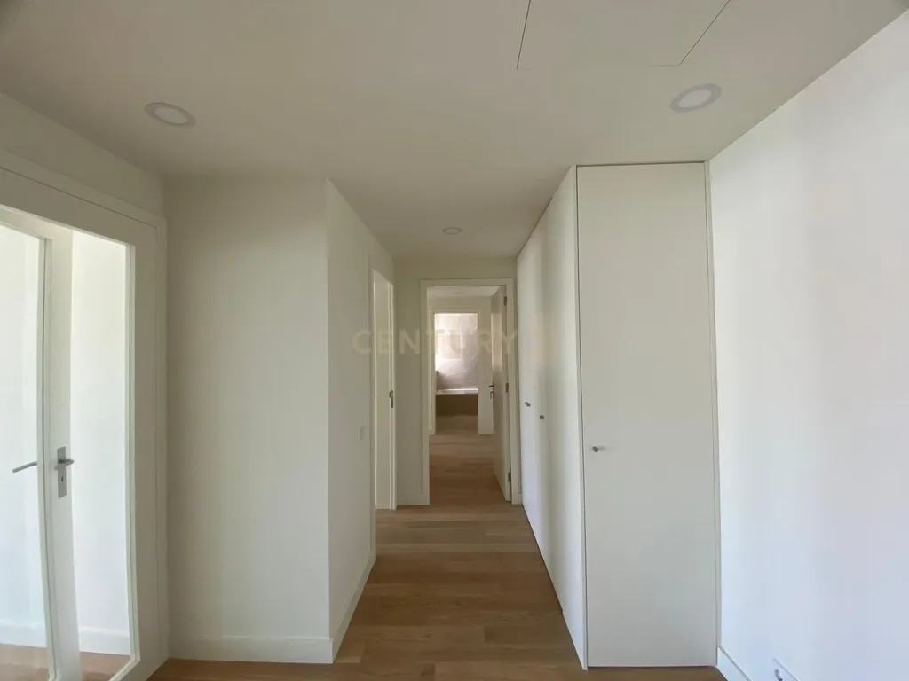 Apartamento T2 Novo com varanda, dois lugares de estacionamento, arrumo e fantásticas vistas sobre o rio - Image 16