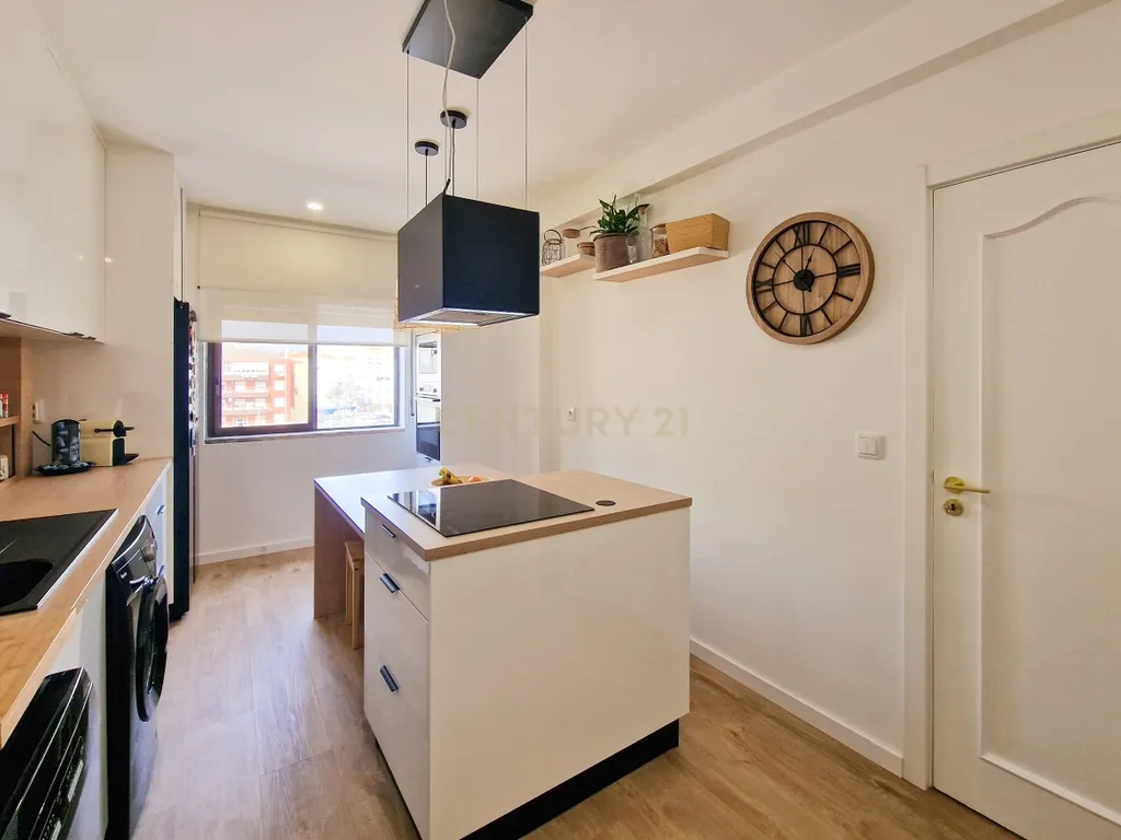 Excelente apartamento de 4 assoalhadas RENOVADO recentemente, com amplitude de todas as suas divisões - 113m2. - Image 11