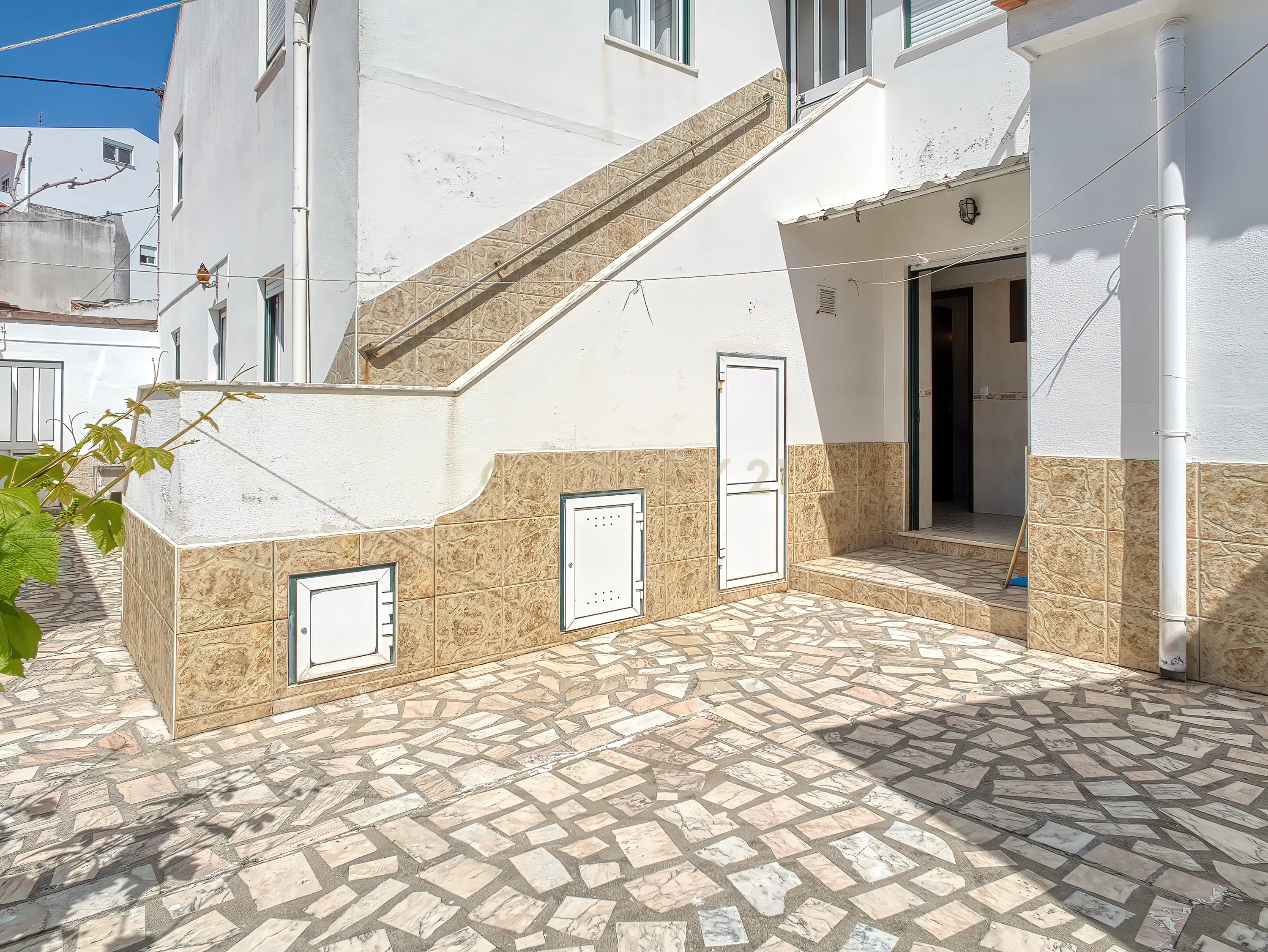 Fotografia 11 de Excelente investimento Moradia T5+1 - 2 Apartamentos T2 e um Apartamento T1