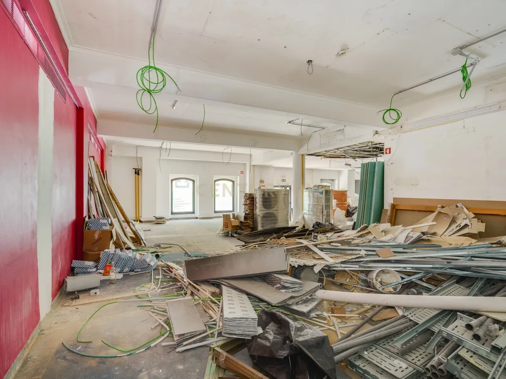 Prédio de Serviços em Alcântara – Projeto Aprovado para Aparthotel com 15 Unidades | Próximo ao LX Factory e Allo | Alcântara Lisbon Offices - Image 2