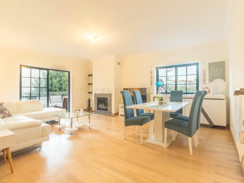 Apartamento Moderno em Carcavelos com Vista e Proximidade à Praia - Image 1