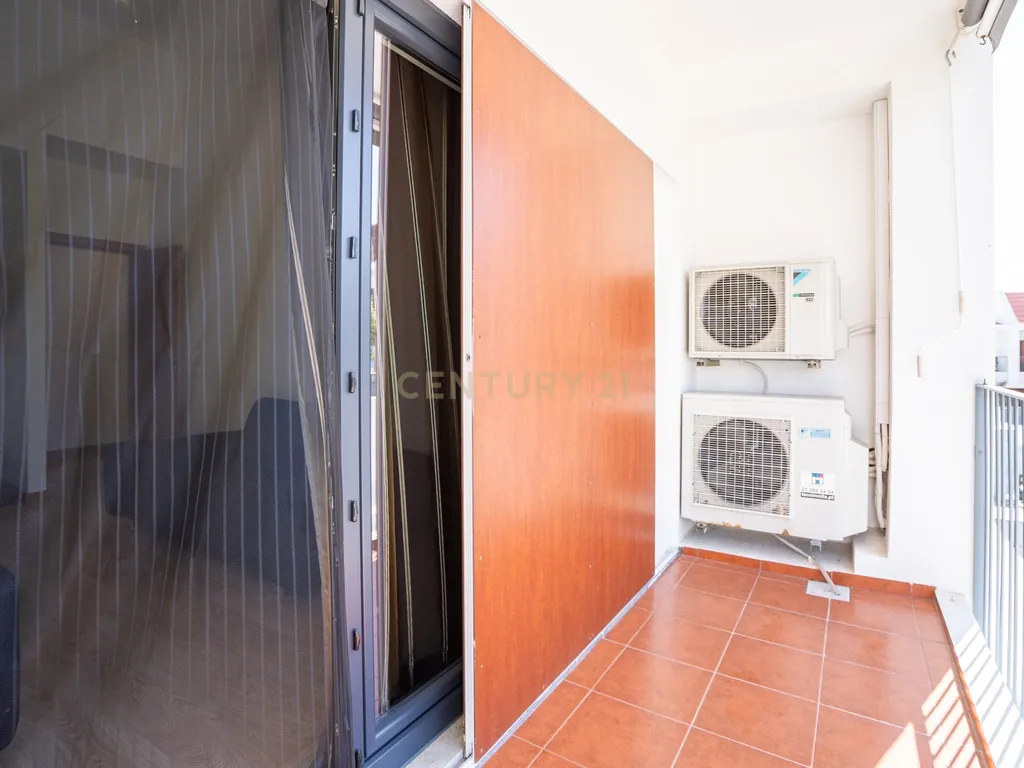 Moradia Contemporânea T4 em Santo António da Charneca - Barreiro - Image 46