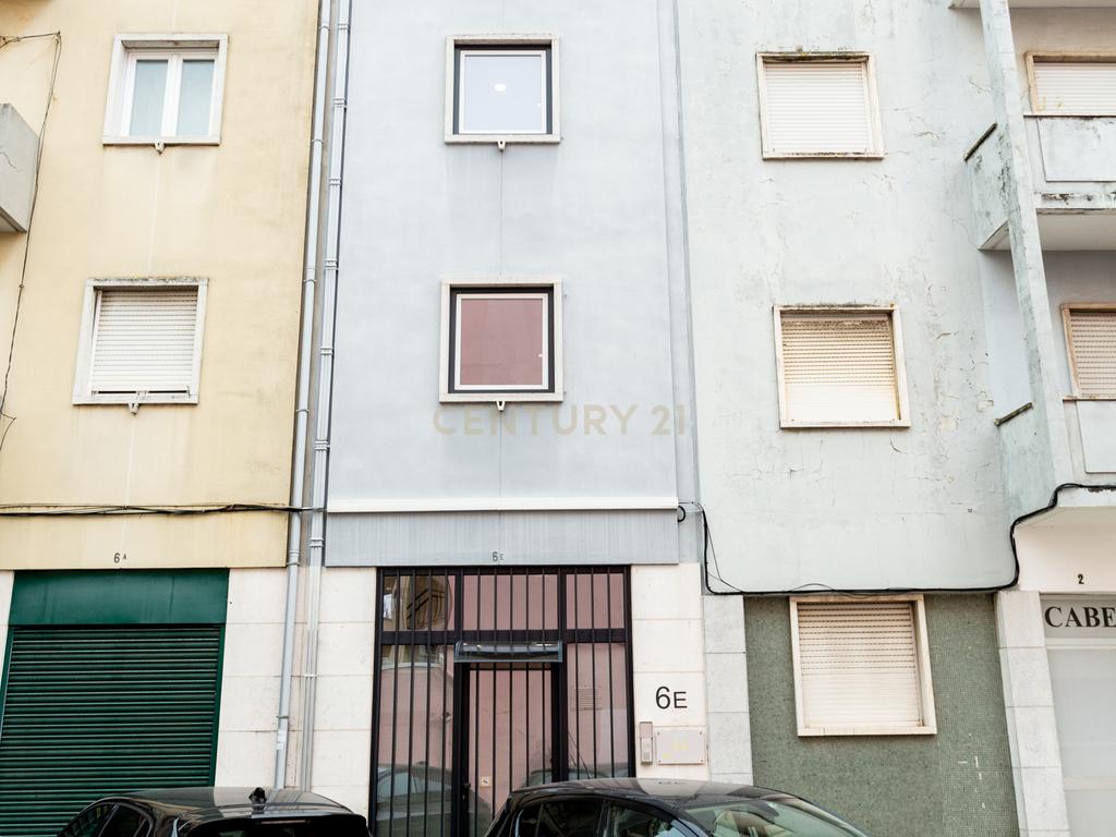 Prédio com Licença de Estabelecimento de Hospedagem - Campolide - Lisboa - Image 3