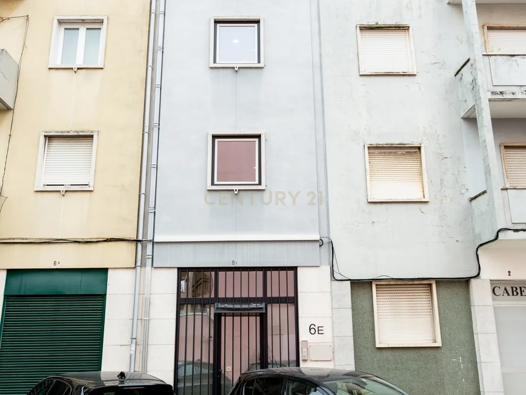 Prédio com Licença de Estabelecimento de Hospedagem - Campolide - Lisboa - Image 3