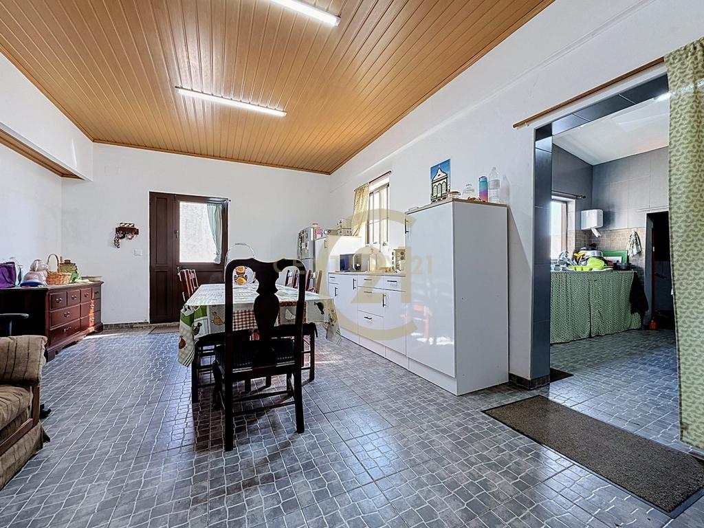Moradia T6 com Potencial de Rendimento no 2.º Piso - Image 14