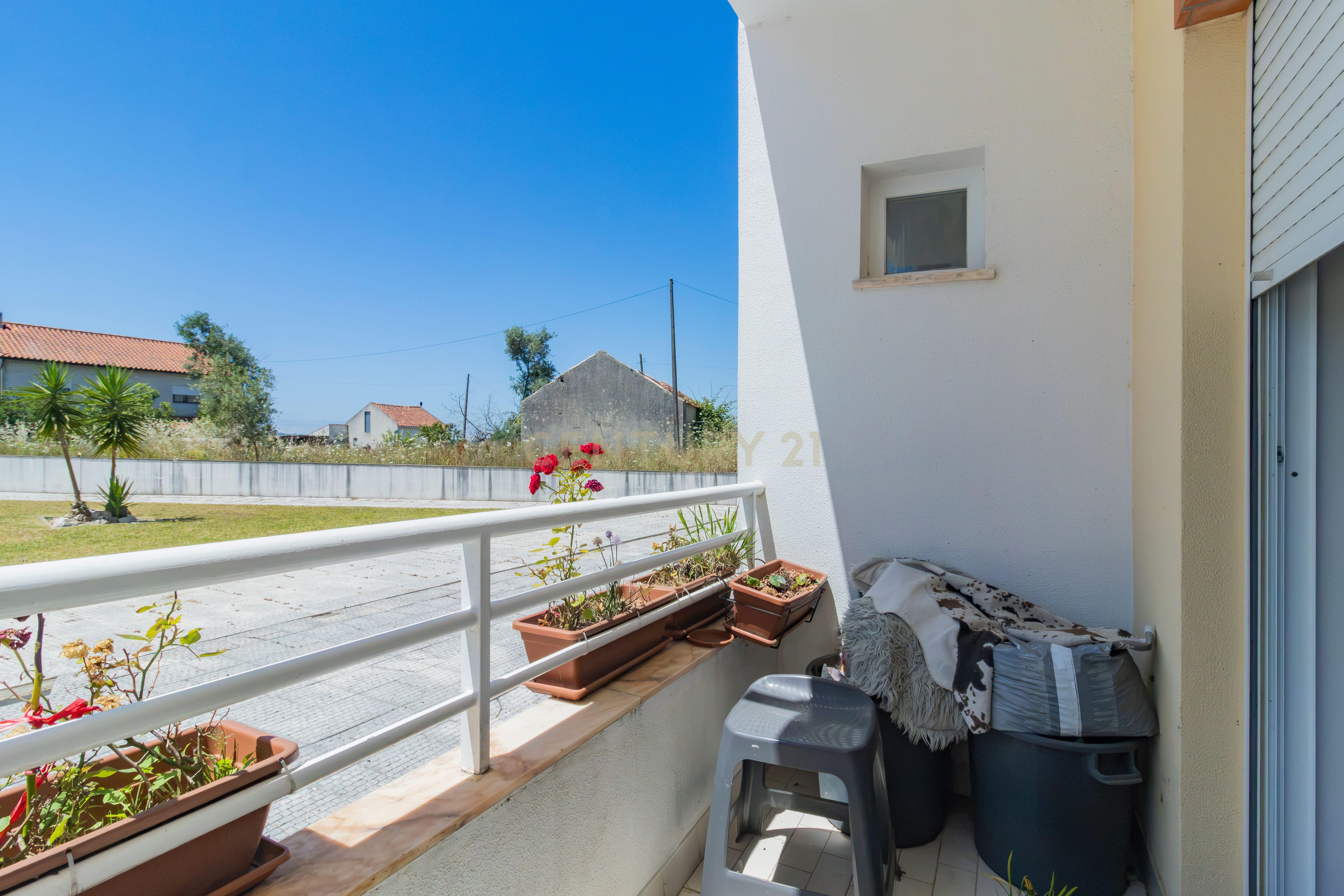 Fotografia 7 de Apartamento T2  Com Garagem  Cruz Areia Leiria  Rua Malaposta