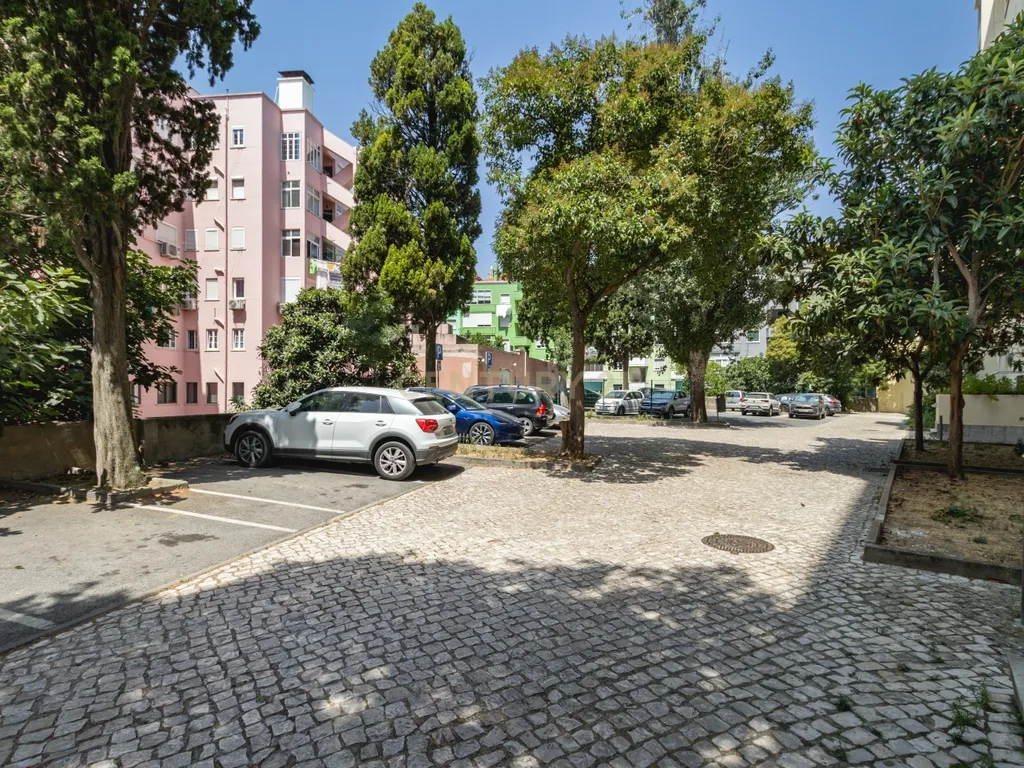 Apartamento T3 | 125 m² | Praça Pasteur – Lisboa - Image 27