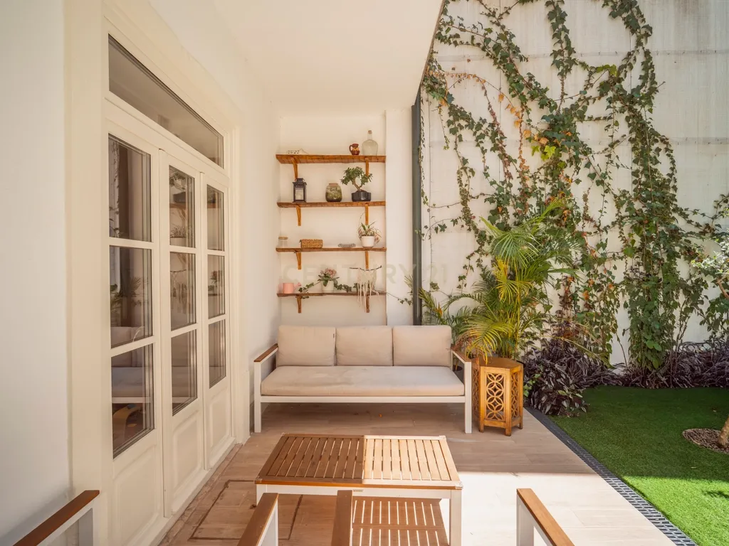 Apartamento Encantador com Jardim Privativo — Santo António, Lisboa - Image 3