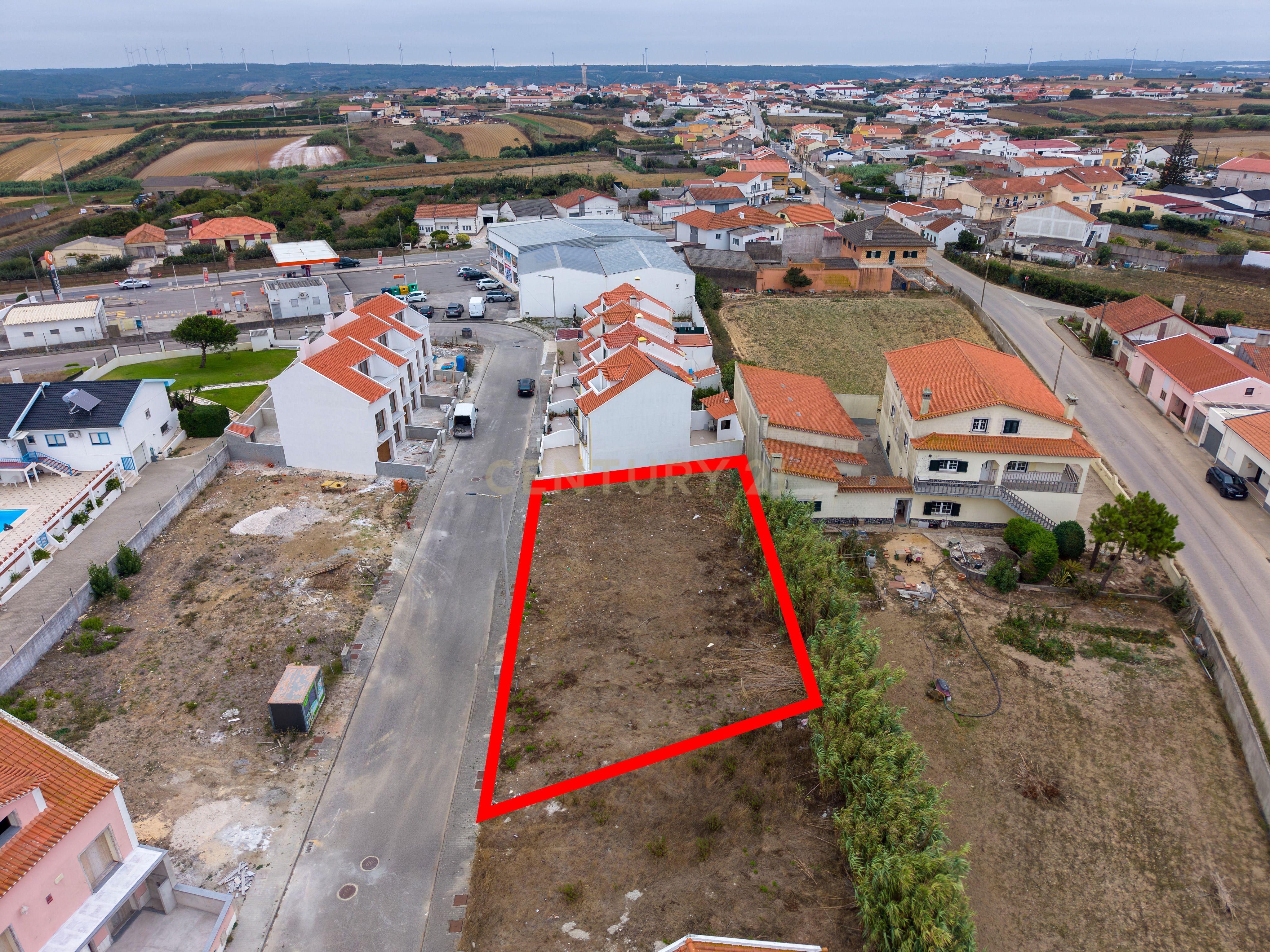 Fotografia 5 de 4 Lotes para Moradias em Banda (Projeto pré-aprovado) | Excelente Investimento junto às Praias de Peniche  Oportunidade de investimento no Alto do Veríssimo – Atouguia da Baleia!