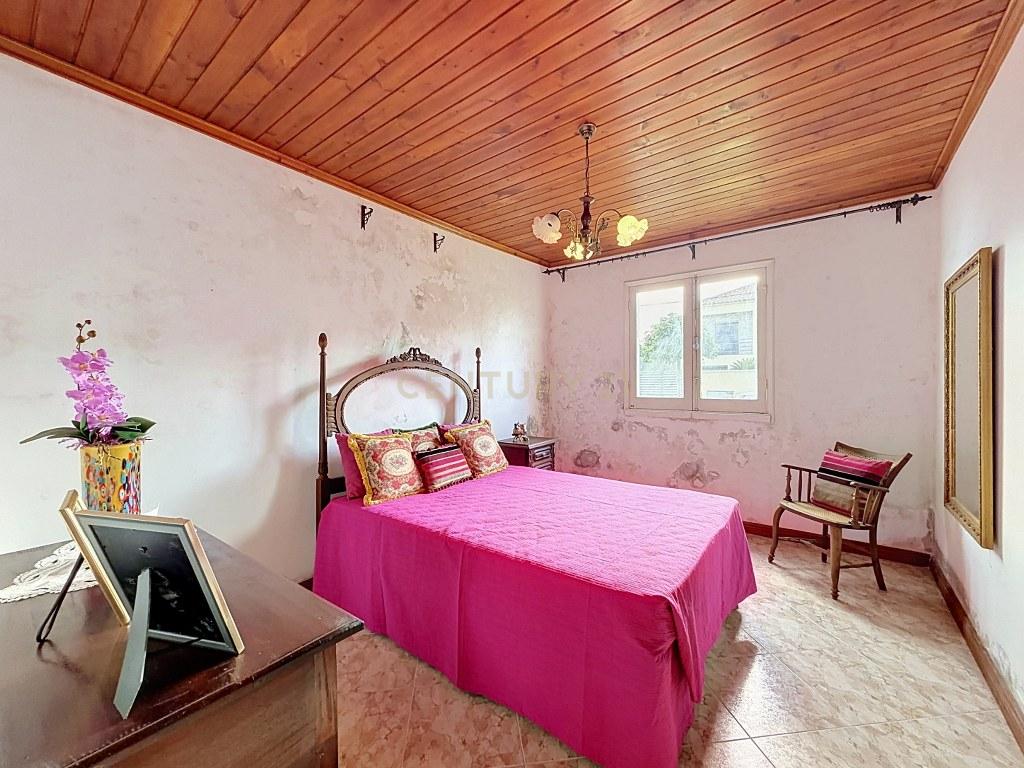 Moradia T3+1 térrea com garagem, jardim e amplo terreno — Aflitos, Fenais da Luz - Image 17