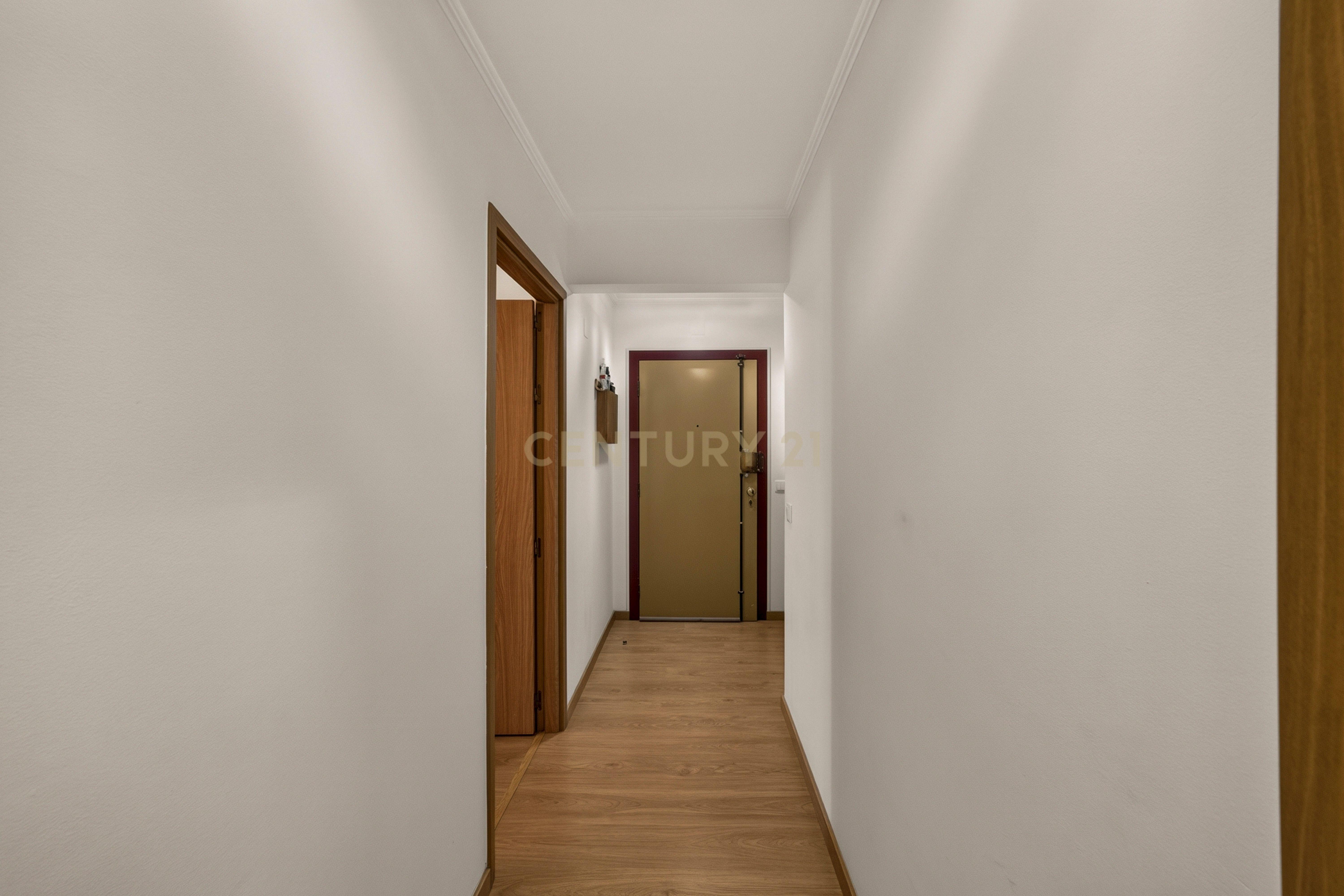 Fotografia 3 de Apartamento T3 com parqueamento privativo (Monte da Caparica)