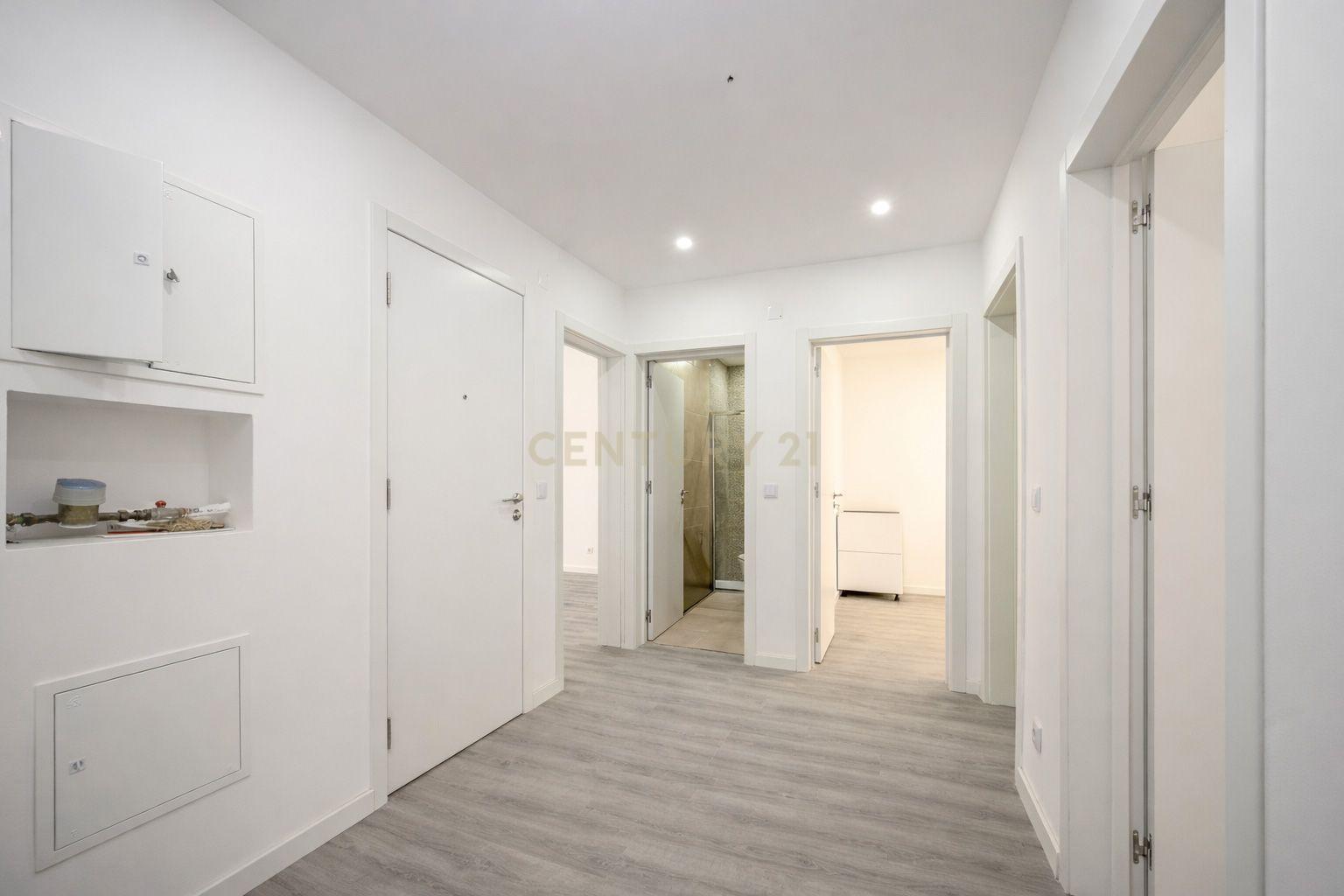 Fotografia 6 de Apartamento T4 Duplex em Queluz, perto do Palácio Nacional, totalmente remodelado e equipado (em fase de acabamento).