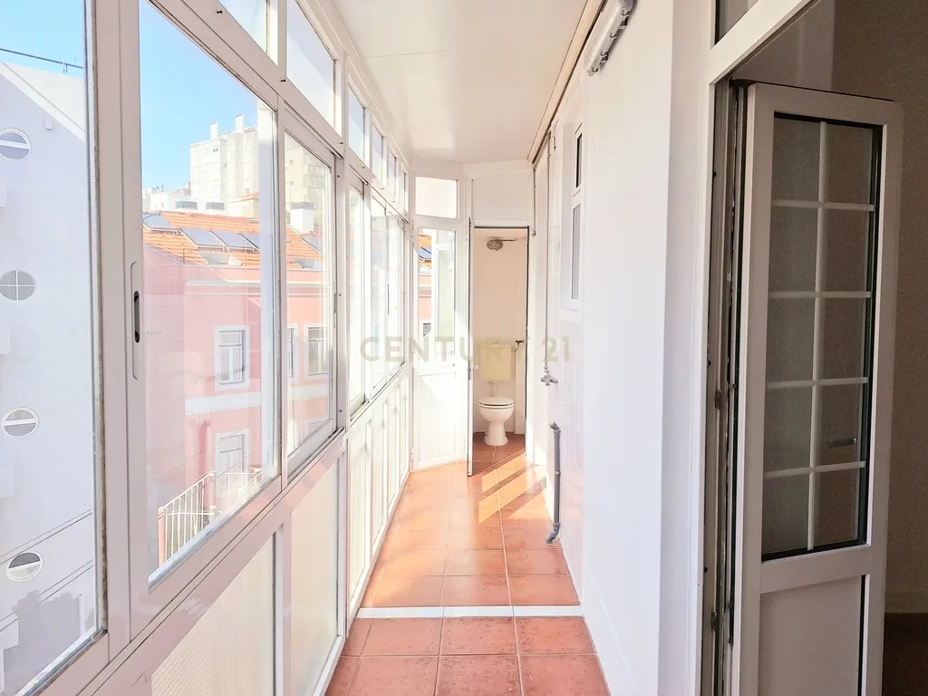 Apartamento T3+2 para Arrendamento em Campolide - Image 14